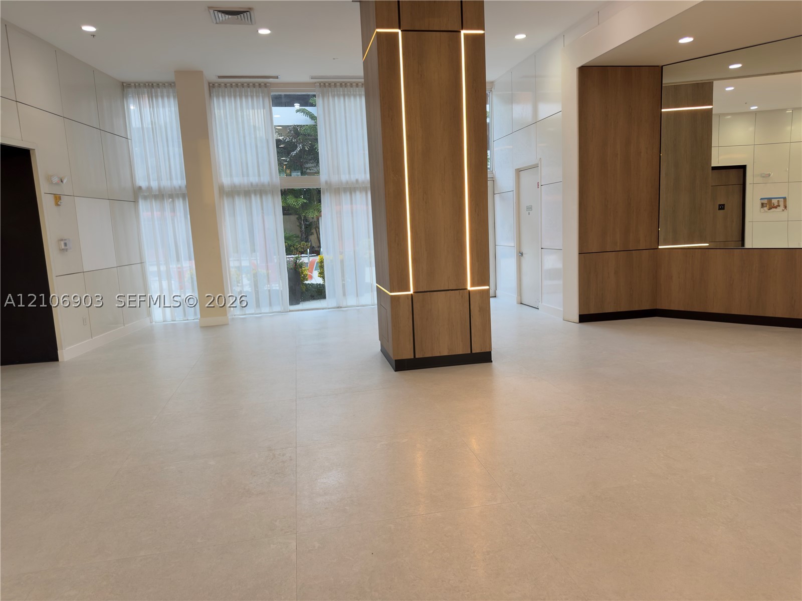 image The Venture at Aventura28