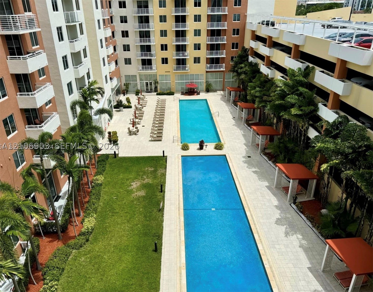 image The Venture at Aventura5