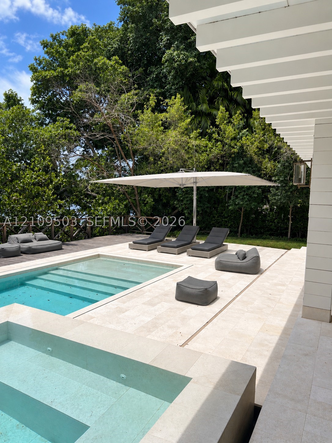 7230 E Lago Dr Coral Gables, FL 33143