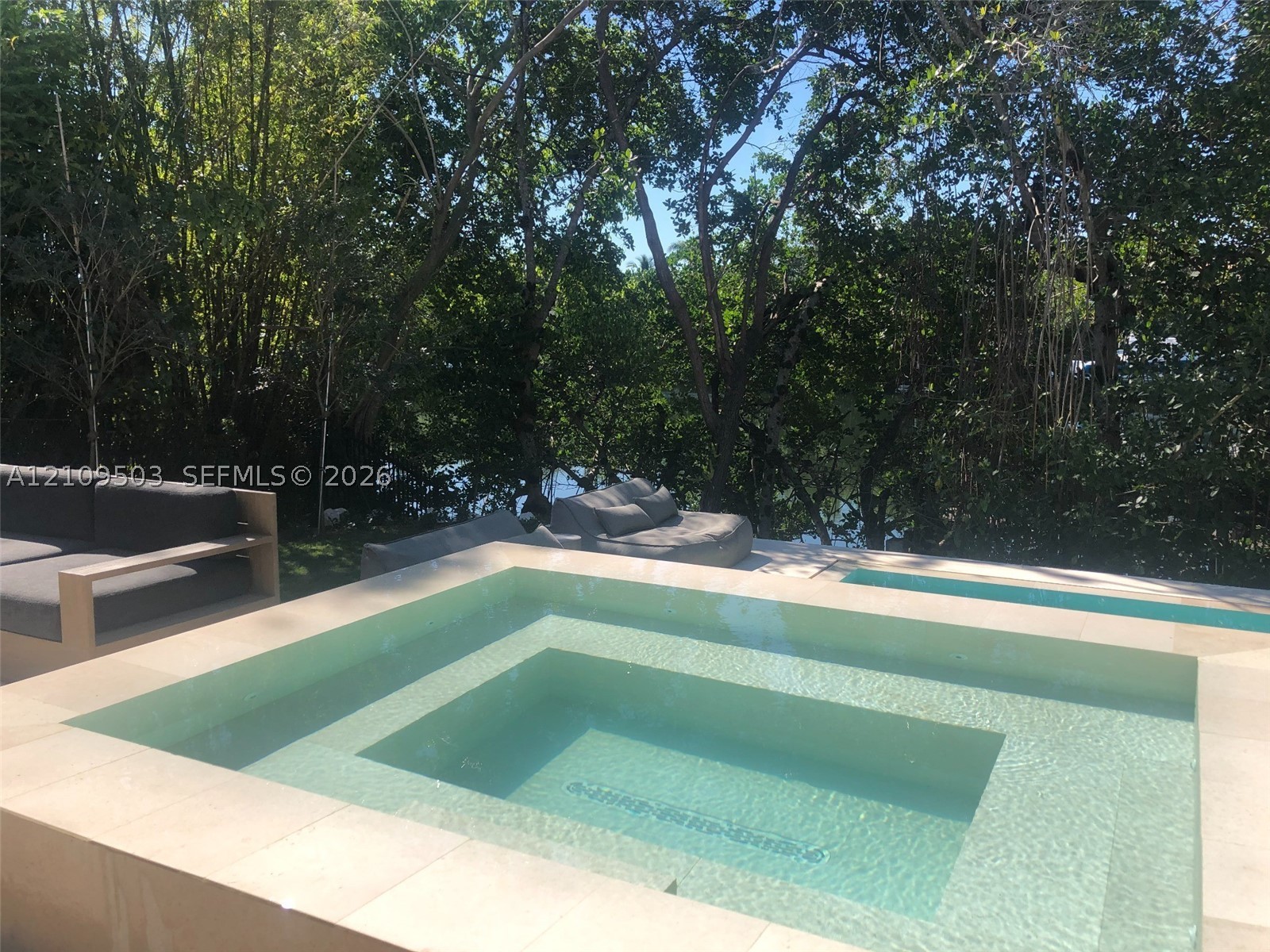7230 E Lago Dr Coral Gables, FL 33143