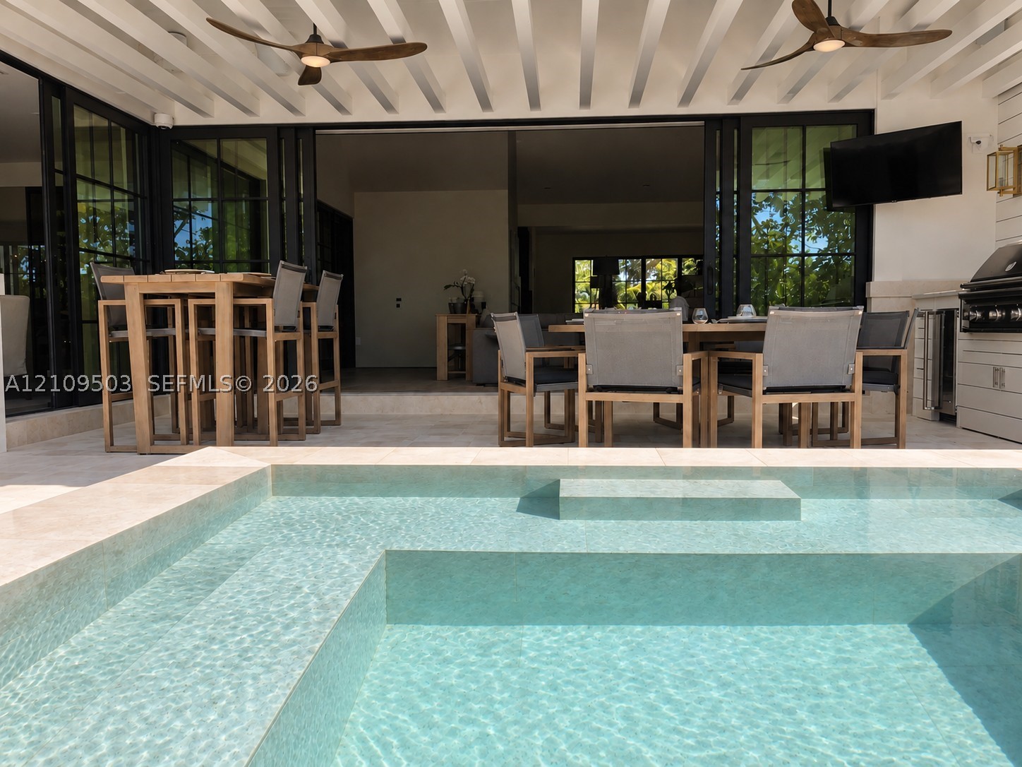 7230 E Lago Dr Coral Gables, FL 33143