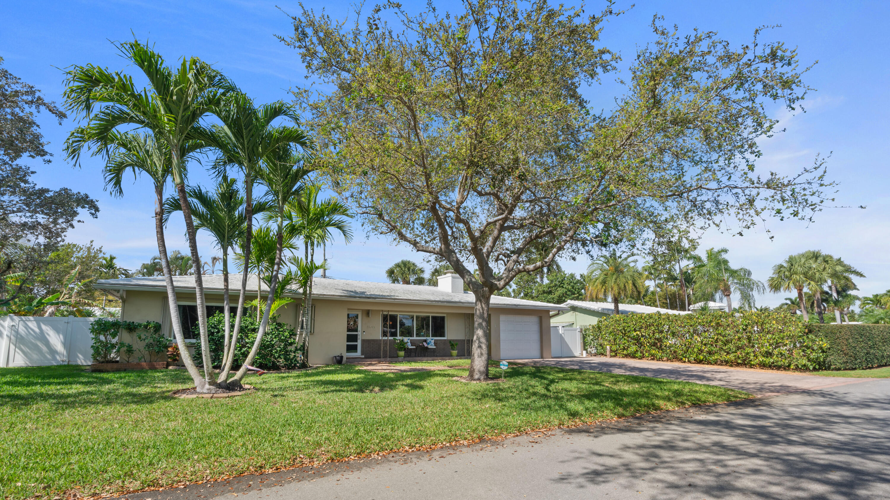 2549 NE 27th Fort Lauderdale, FL 33305