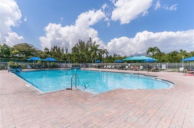 1140 Linden Hollywood, FL 33019