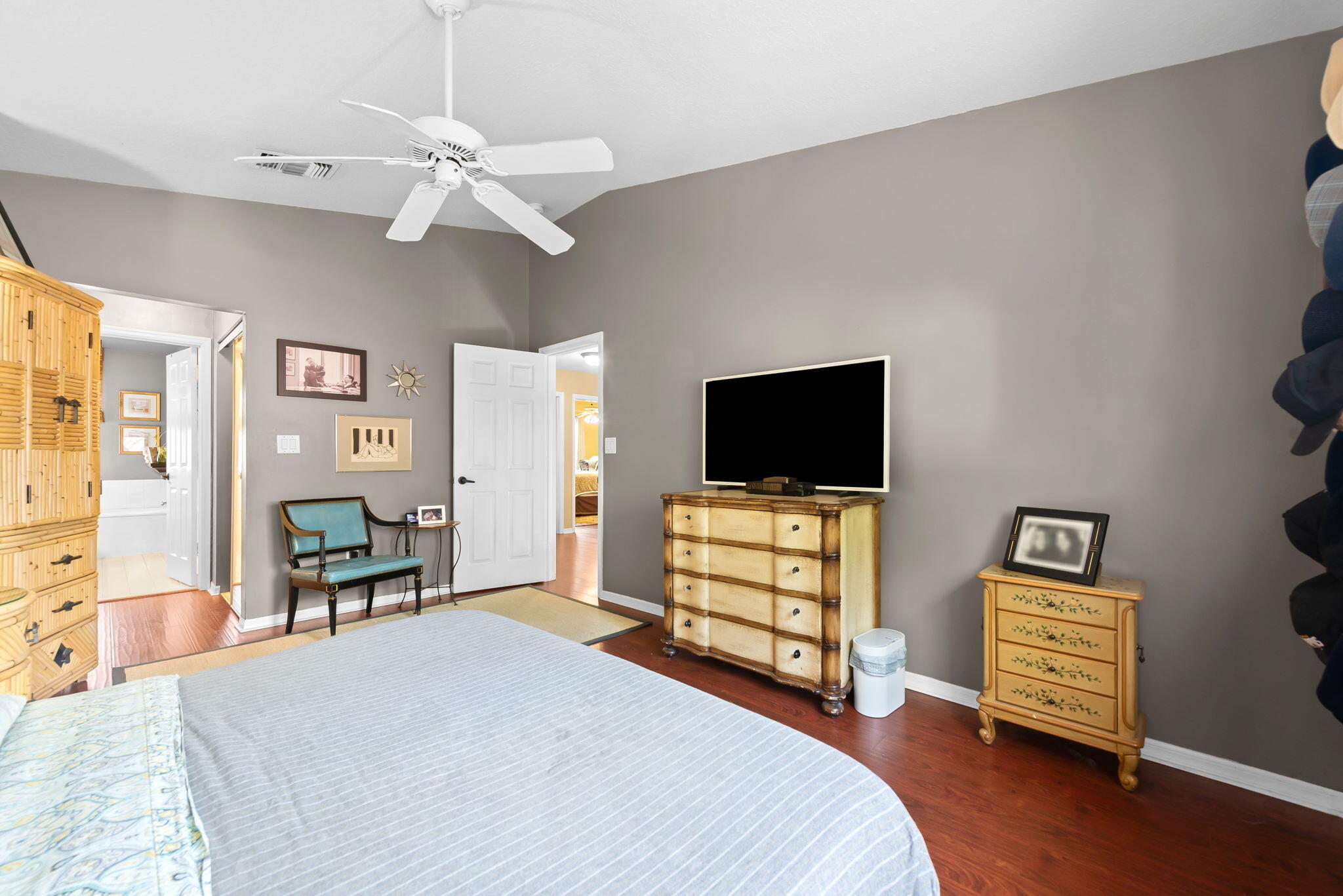 1140 Linden Hollywood, FL 33019