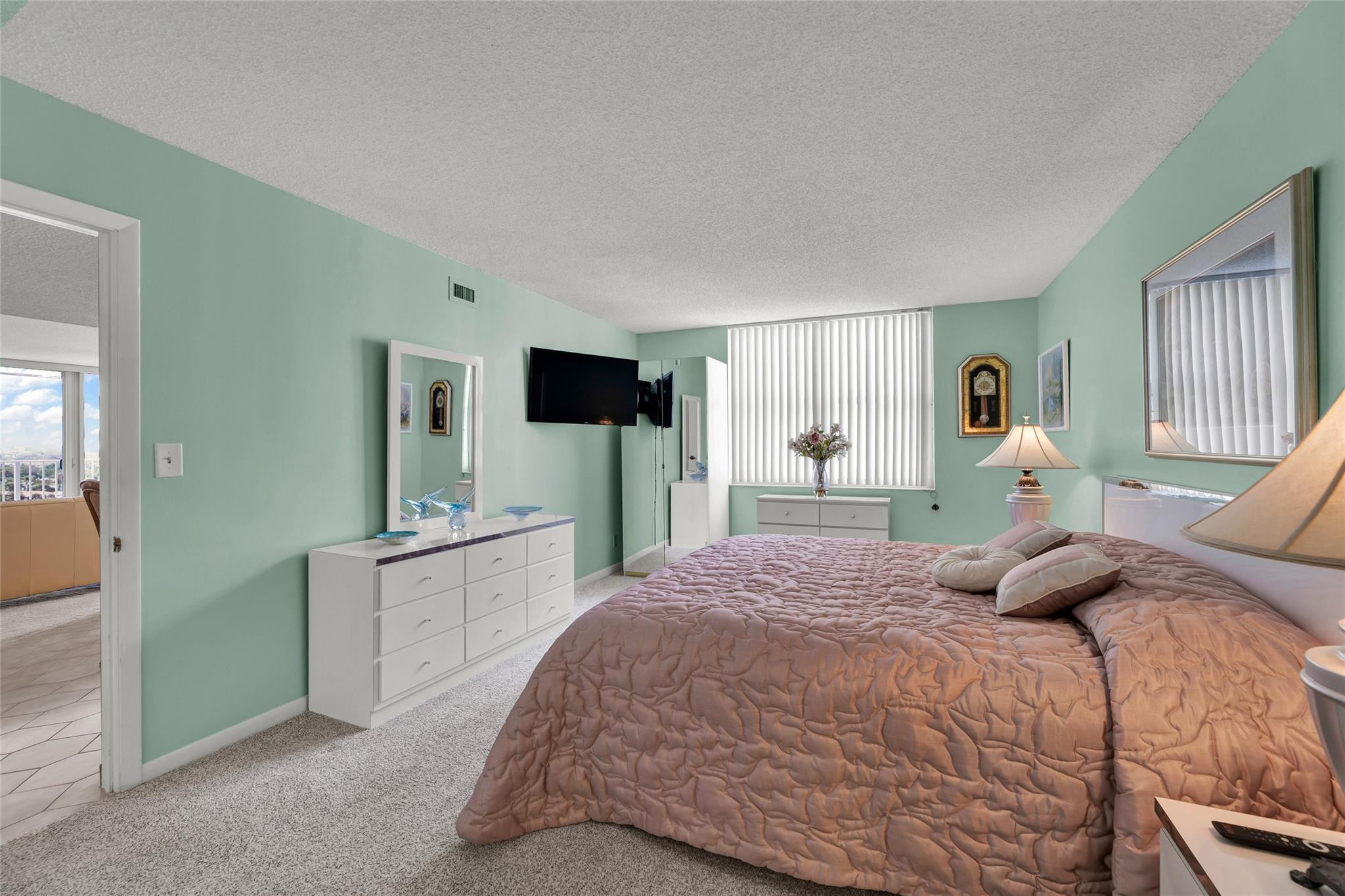 1010 S Ocean #1509 Pompano Beach, FL 33062