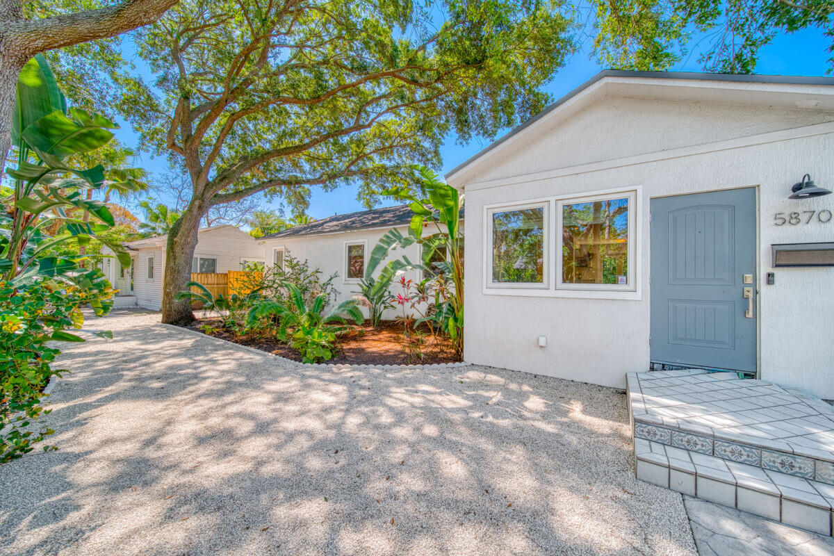 5870 SW 46th Miami, FL 33155
