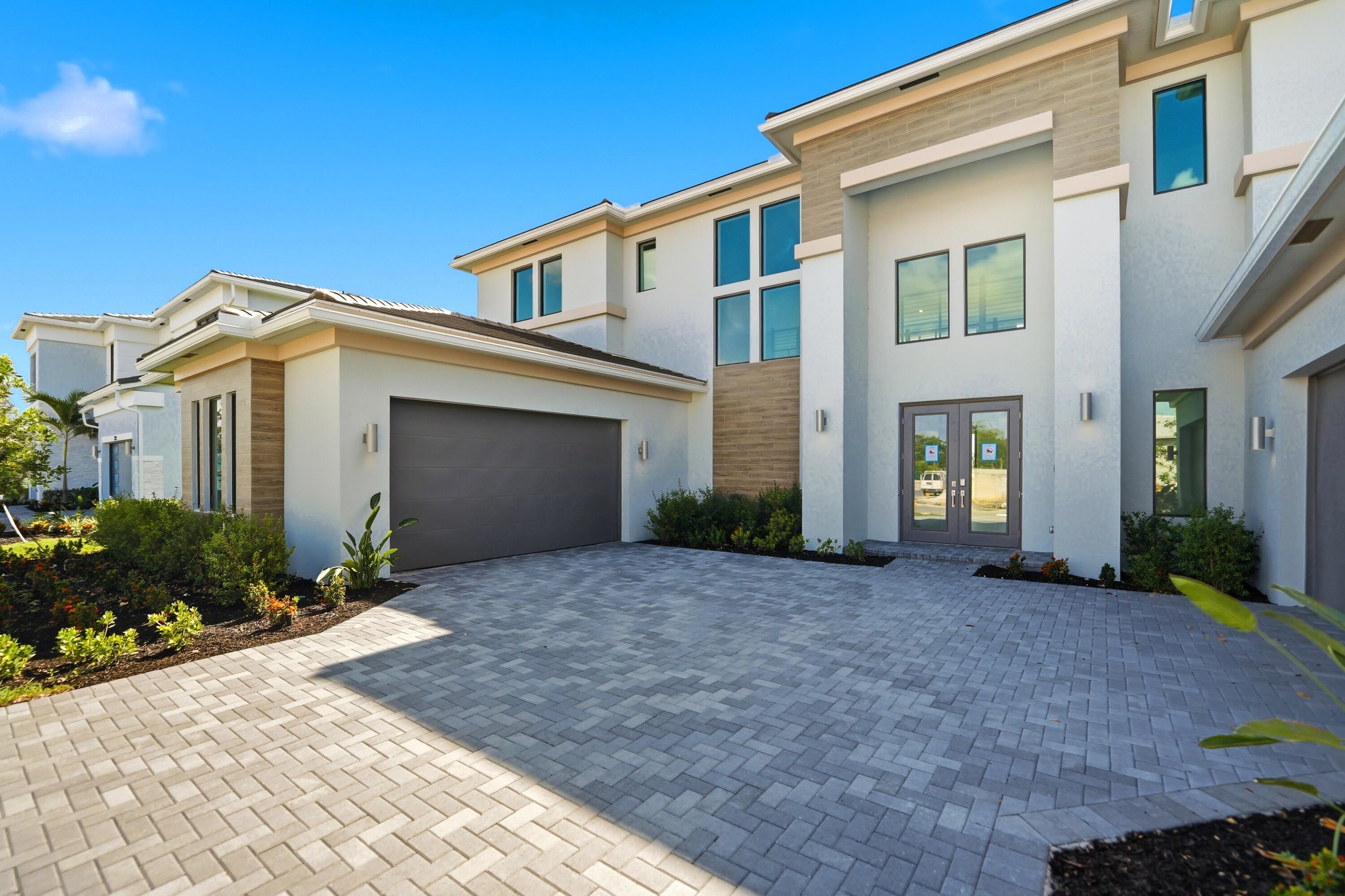 7738 Longchamp Lake Worth, FL 33449