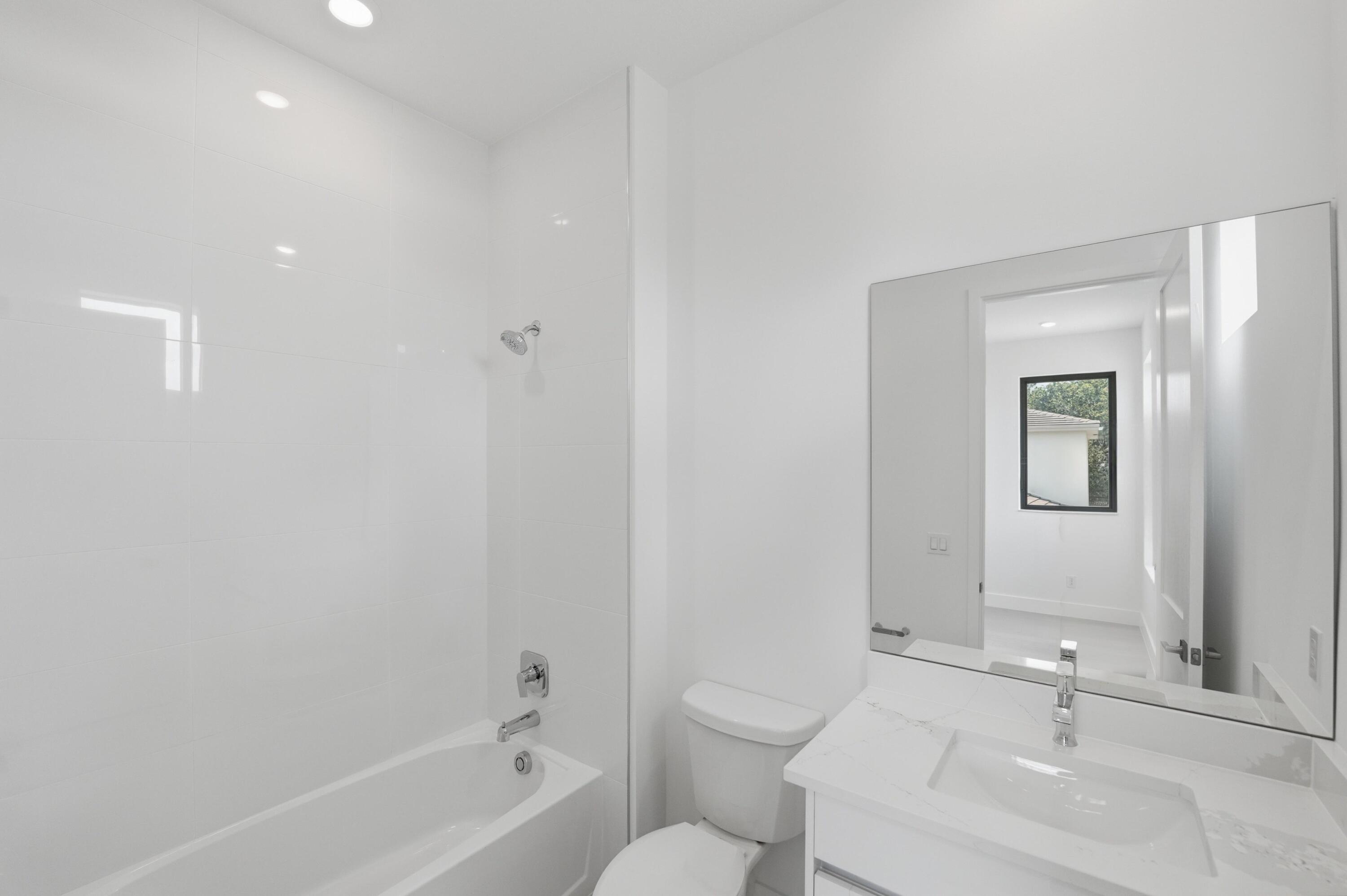 7738 Longchamp Lake Worth, FL 33449