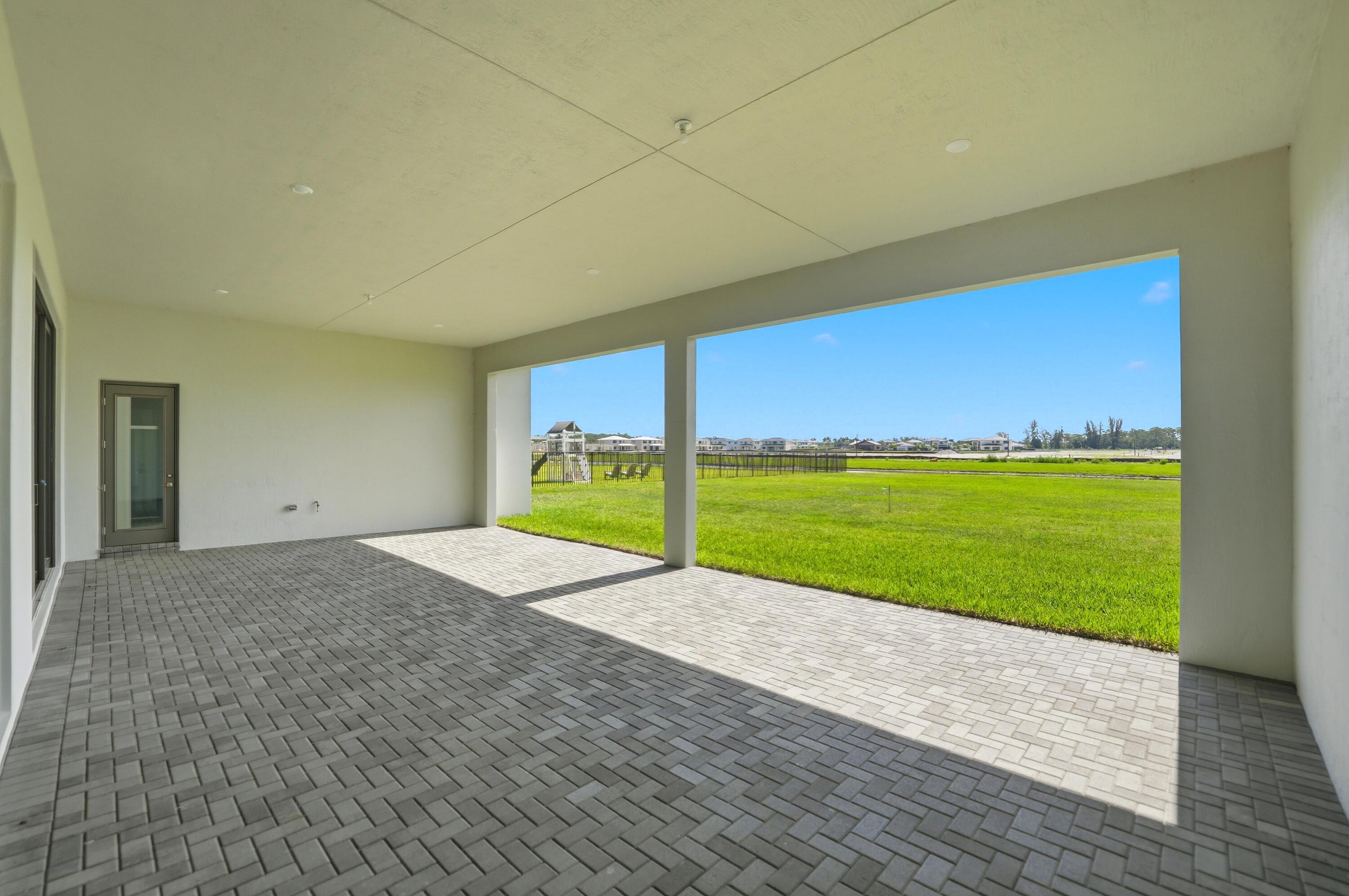 7738 Longchamp Lake Worth, FL 33449