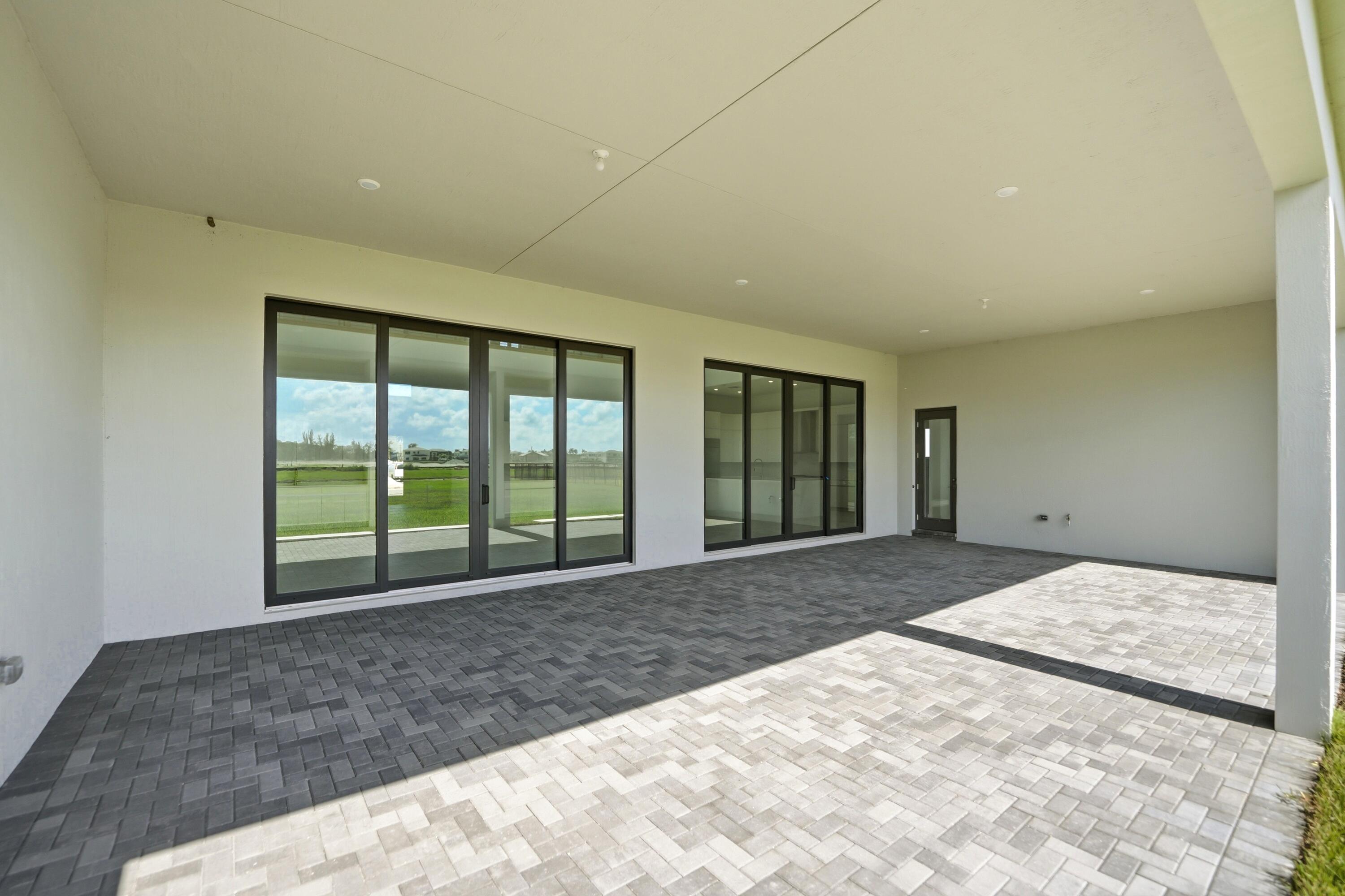 7738 Longchamp Lake Worth, FL 33449