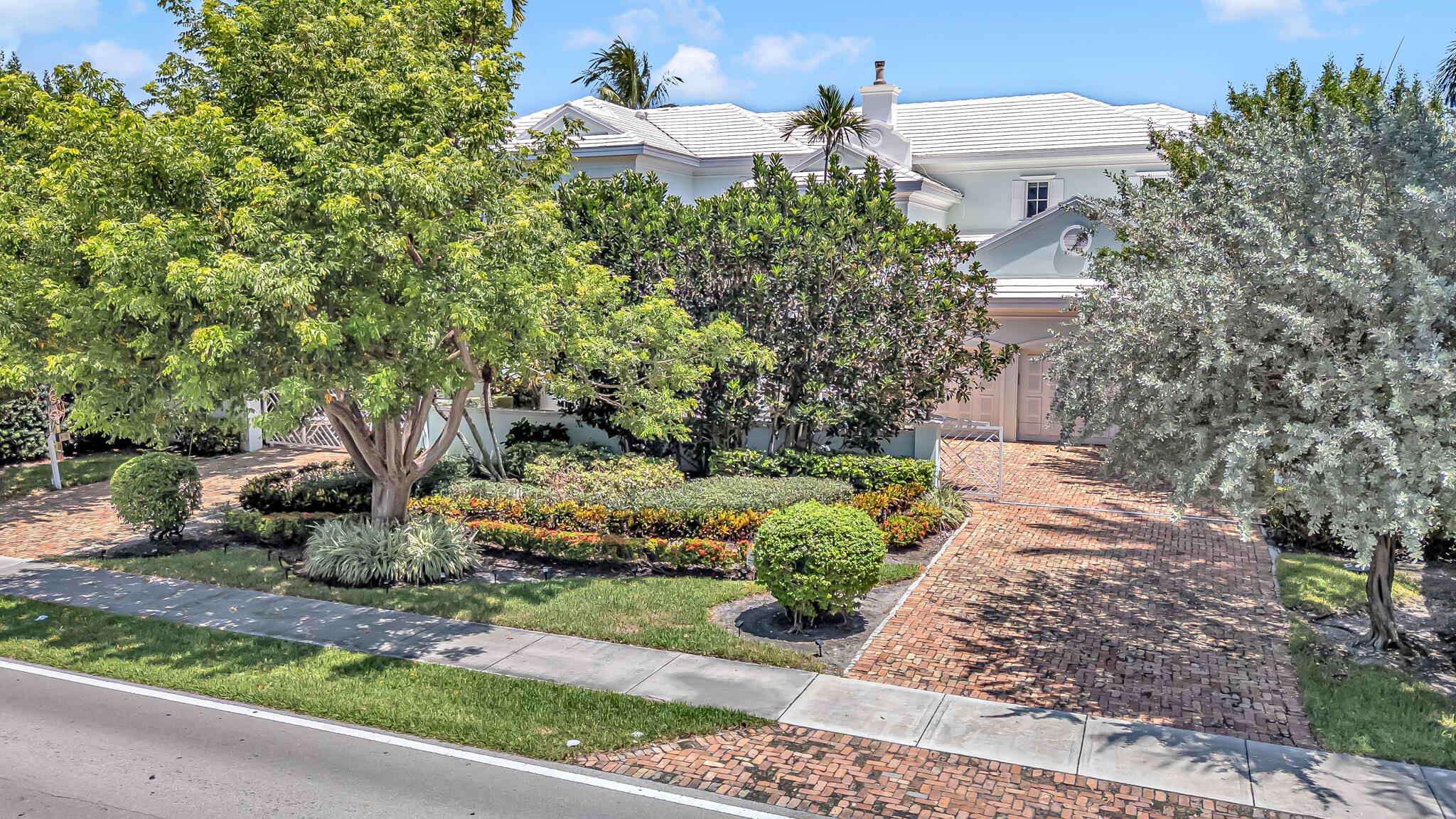 2409 NE 27th Lighthouse Point, FL 33064