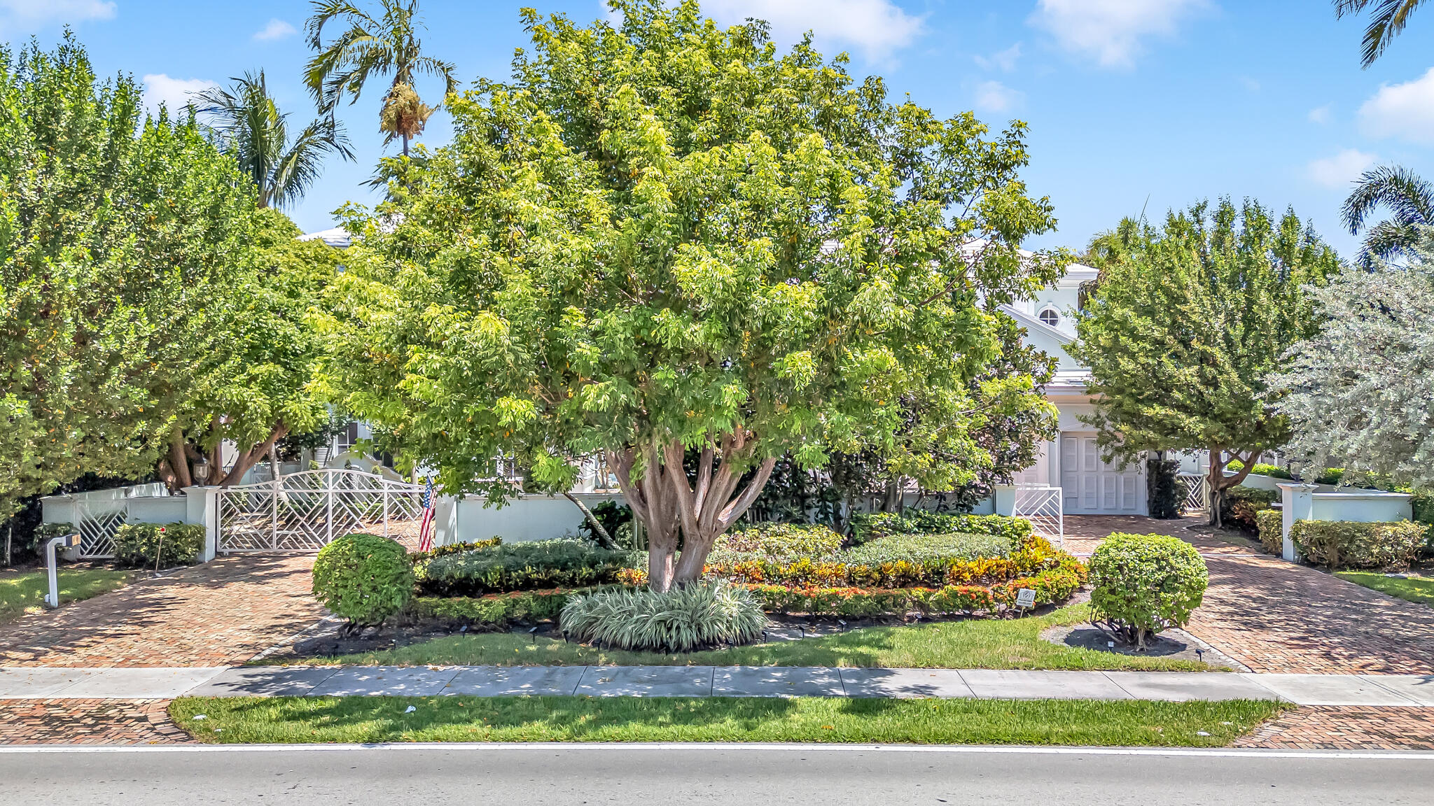 2409 NE 27th Lighthouse Point, FL 33064
