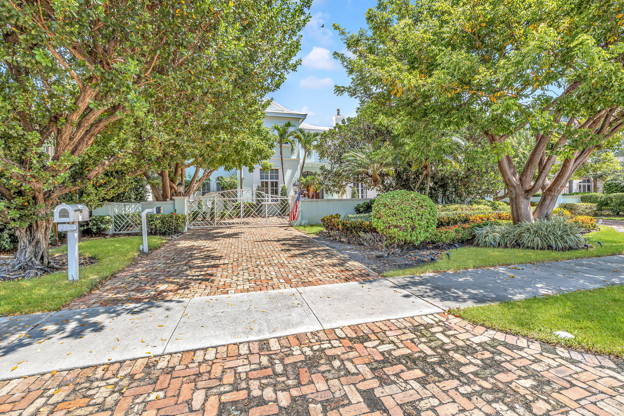 2409 NE 27th Lighthouse Point, FL 33064