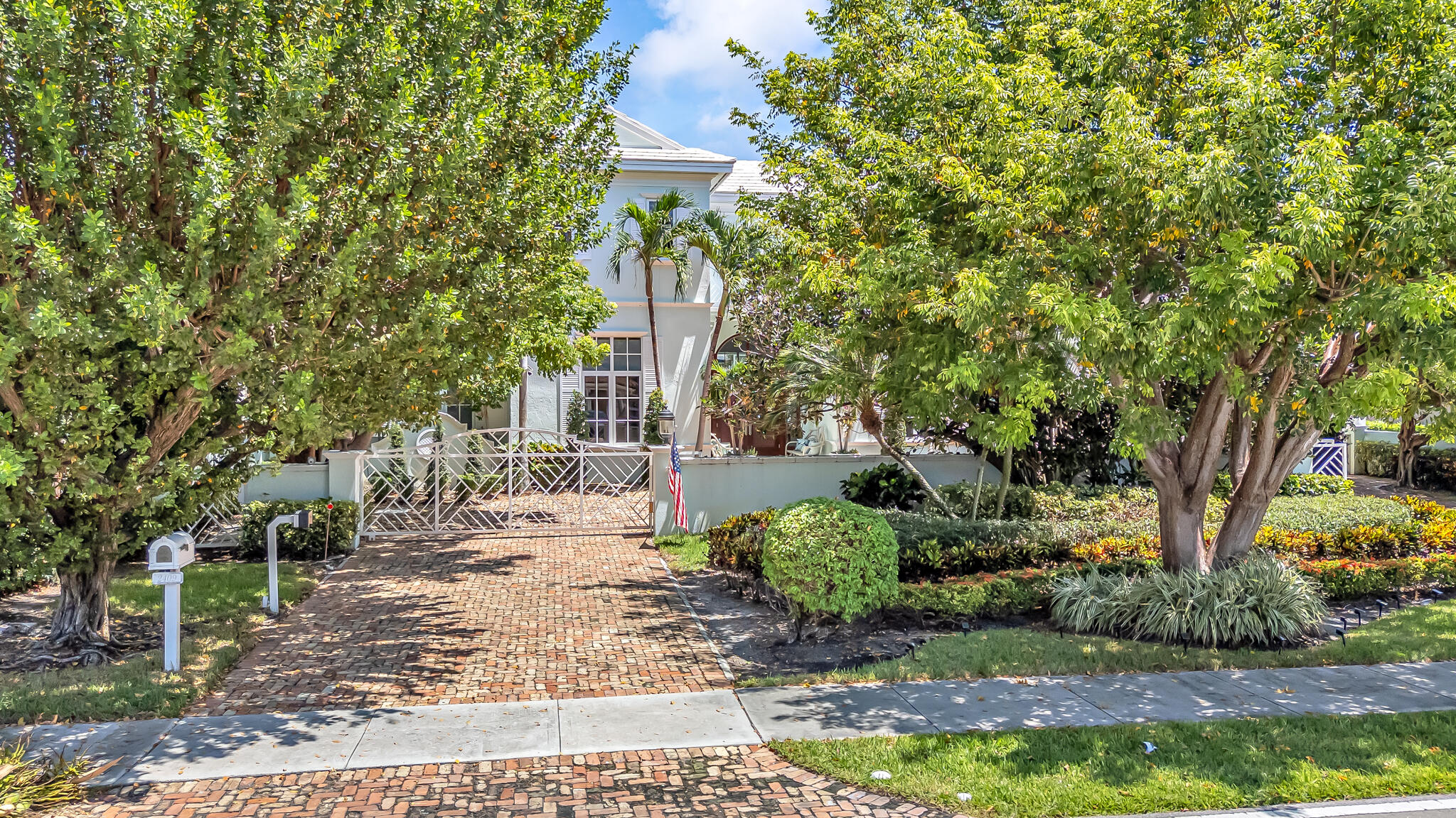 2409 NE 27th Lighthouse Point, FL 33064