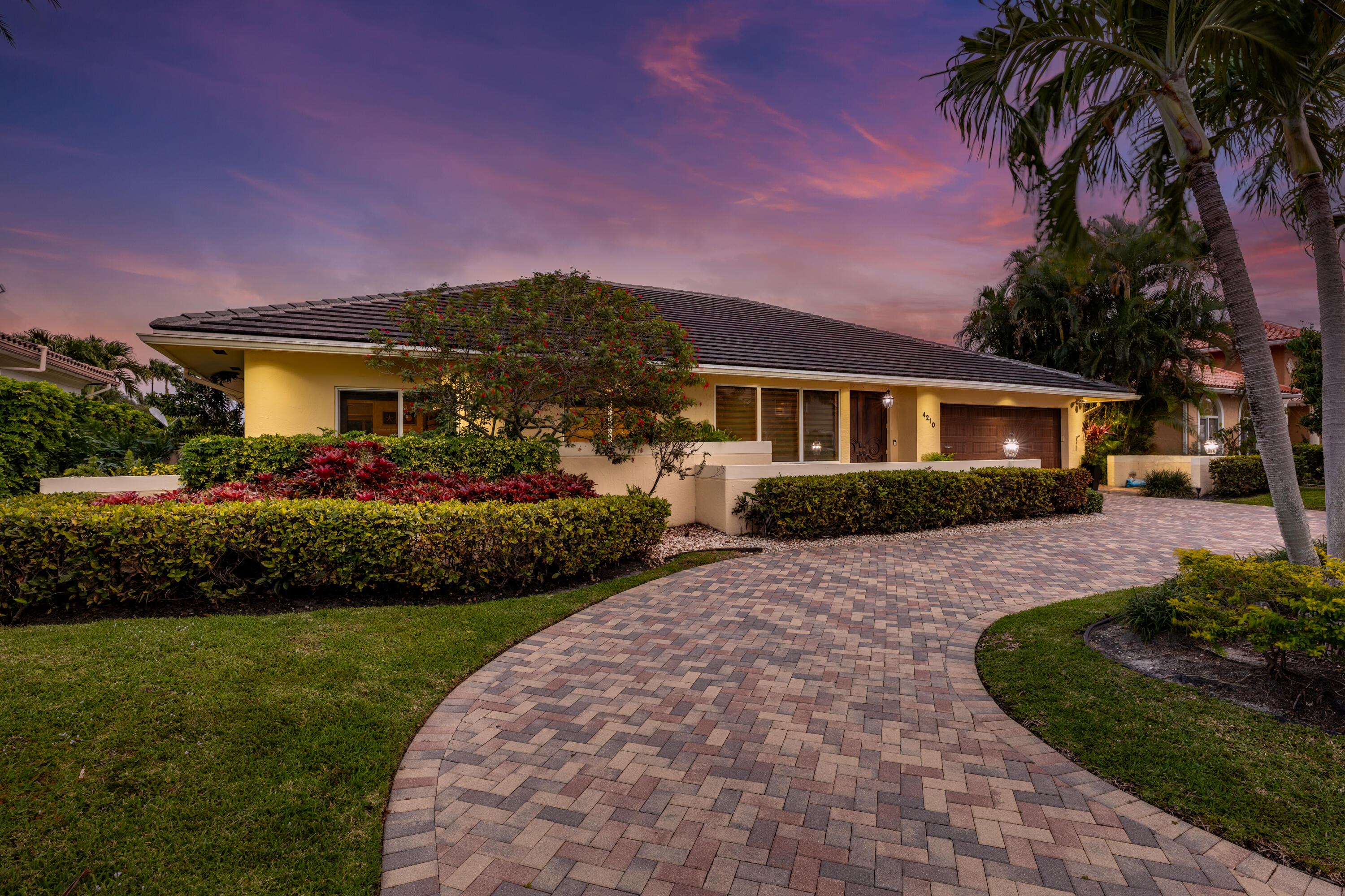 4210 NE 23rd Ave Lighthouse Point, FL 33064