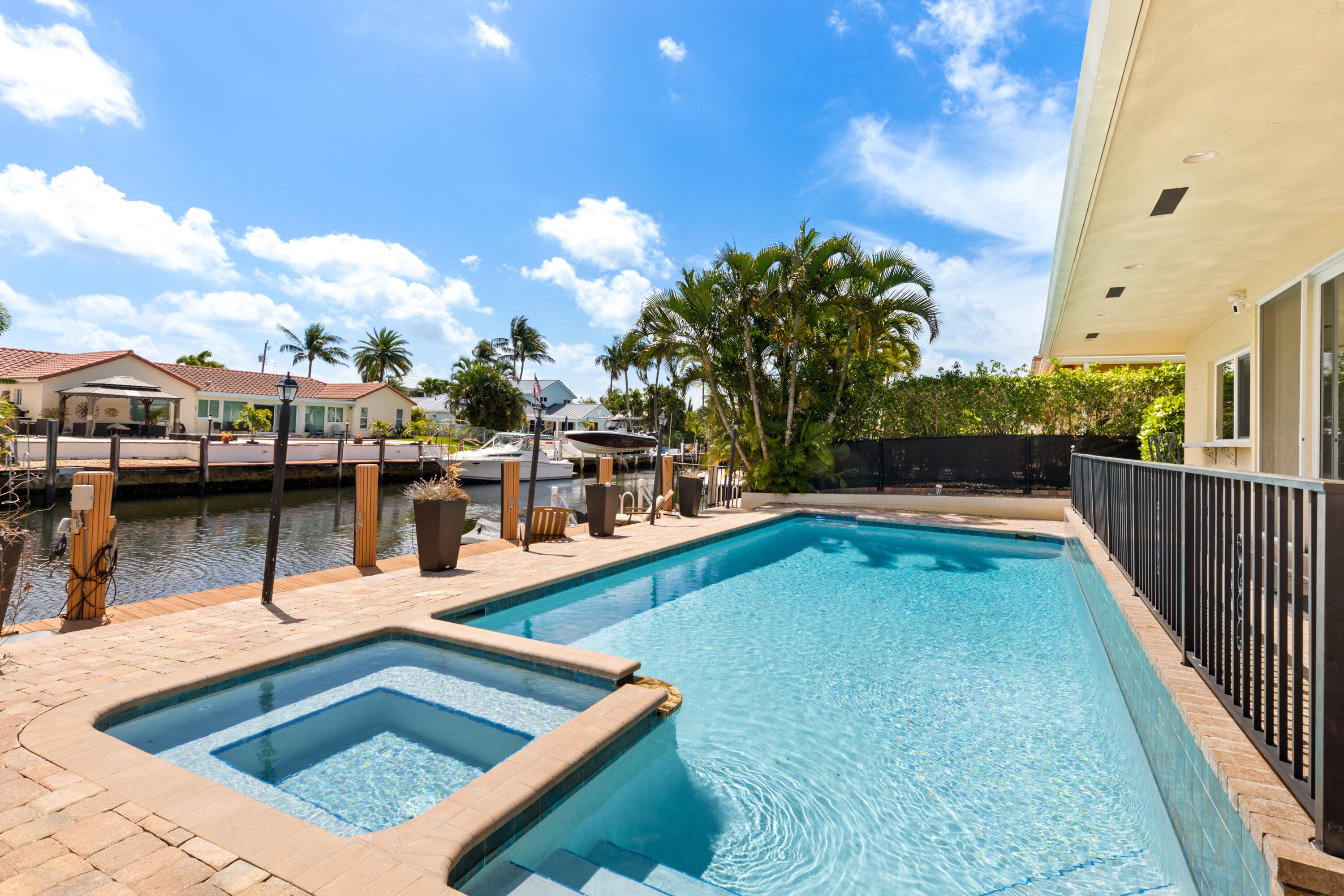 4210 NE 23rd Ave Lighthouse Point, FL 33064