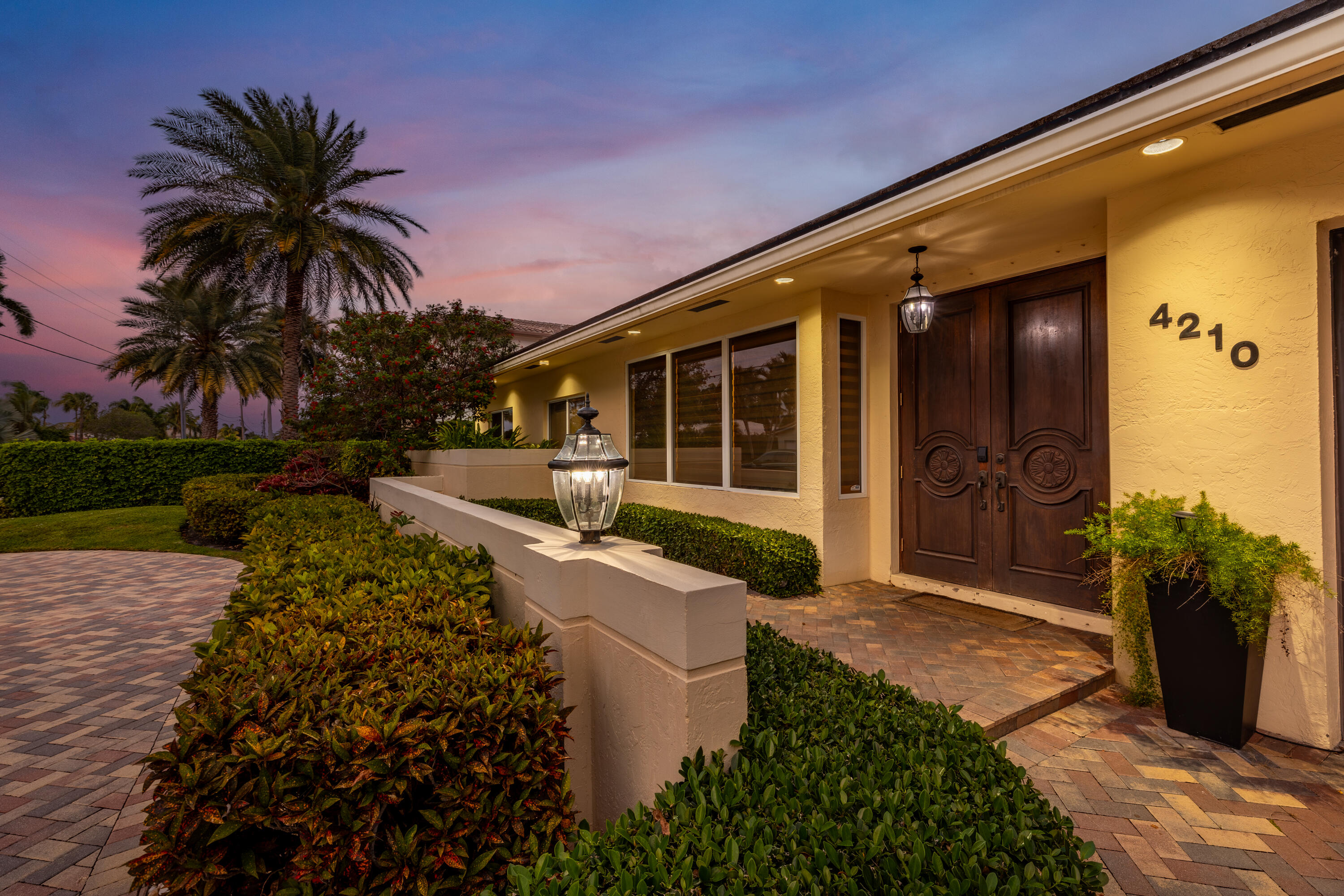 4210 NE 23rd Ave Lighthouse Point, FL 33064