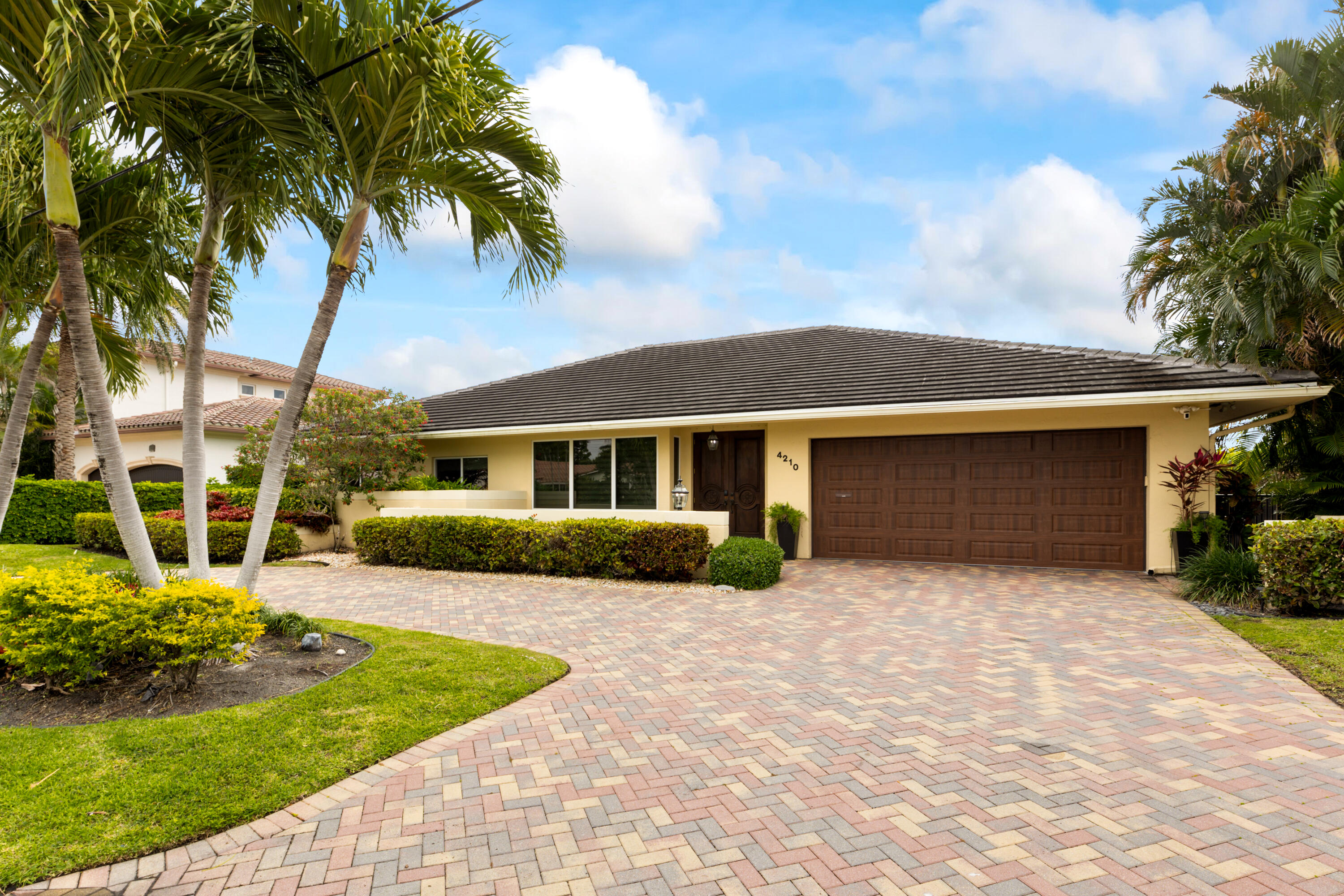 4210 NE 23rd Ave Lighthouse Point, FL 33064