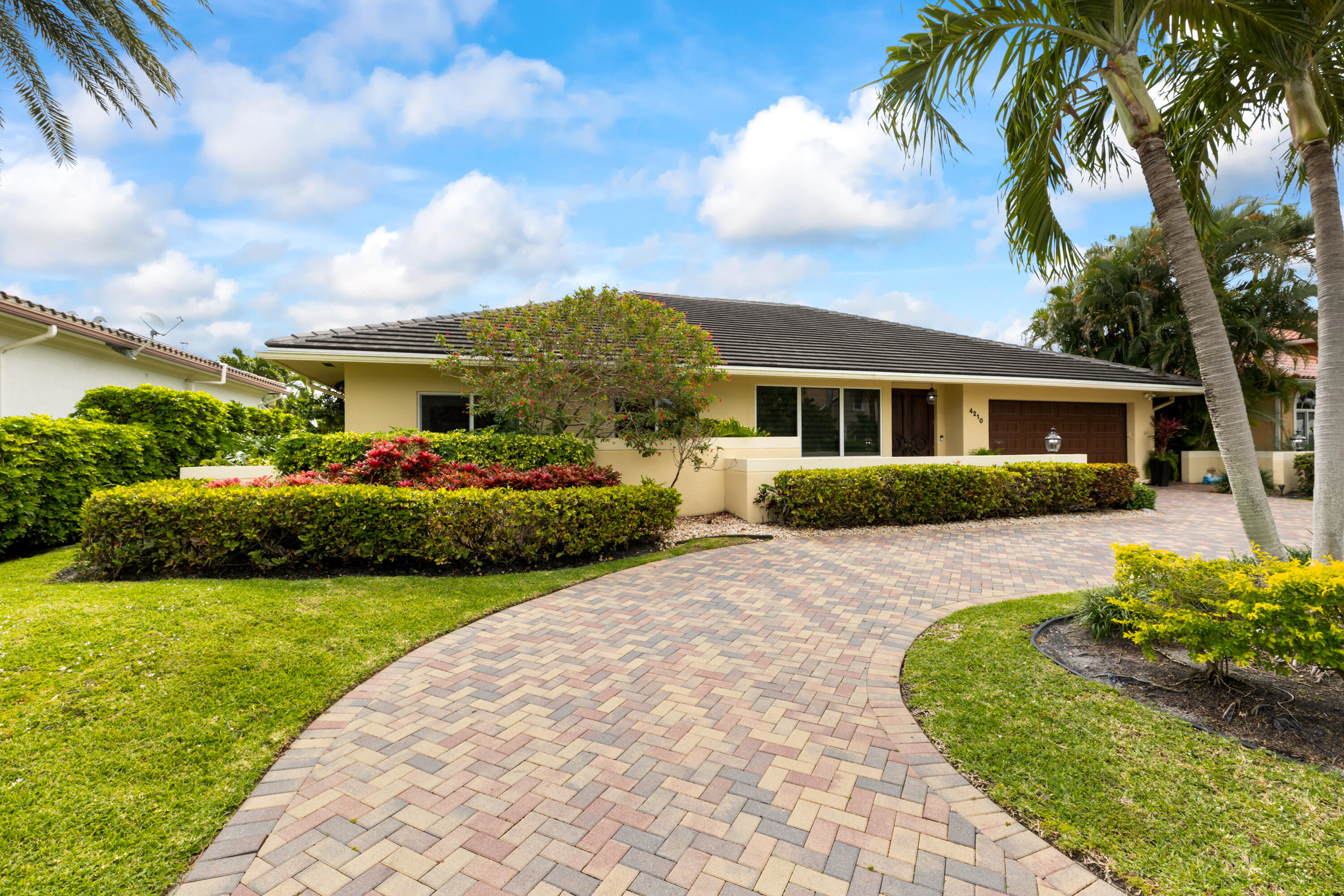 4210 NE 23rd Ave Lighthouse Point, FL 33064