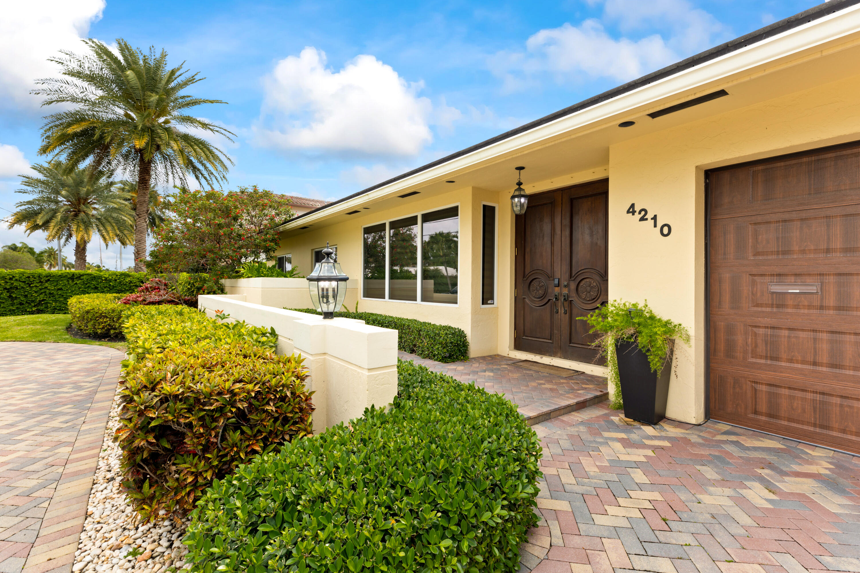 4210 NE 23rd Ave Lighthouse Point, FL 33064
