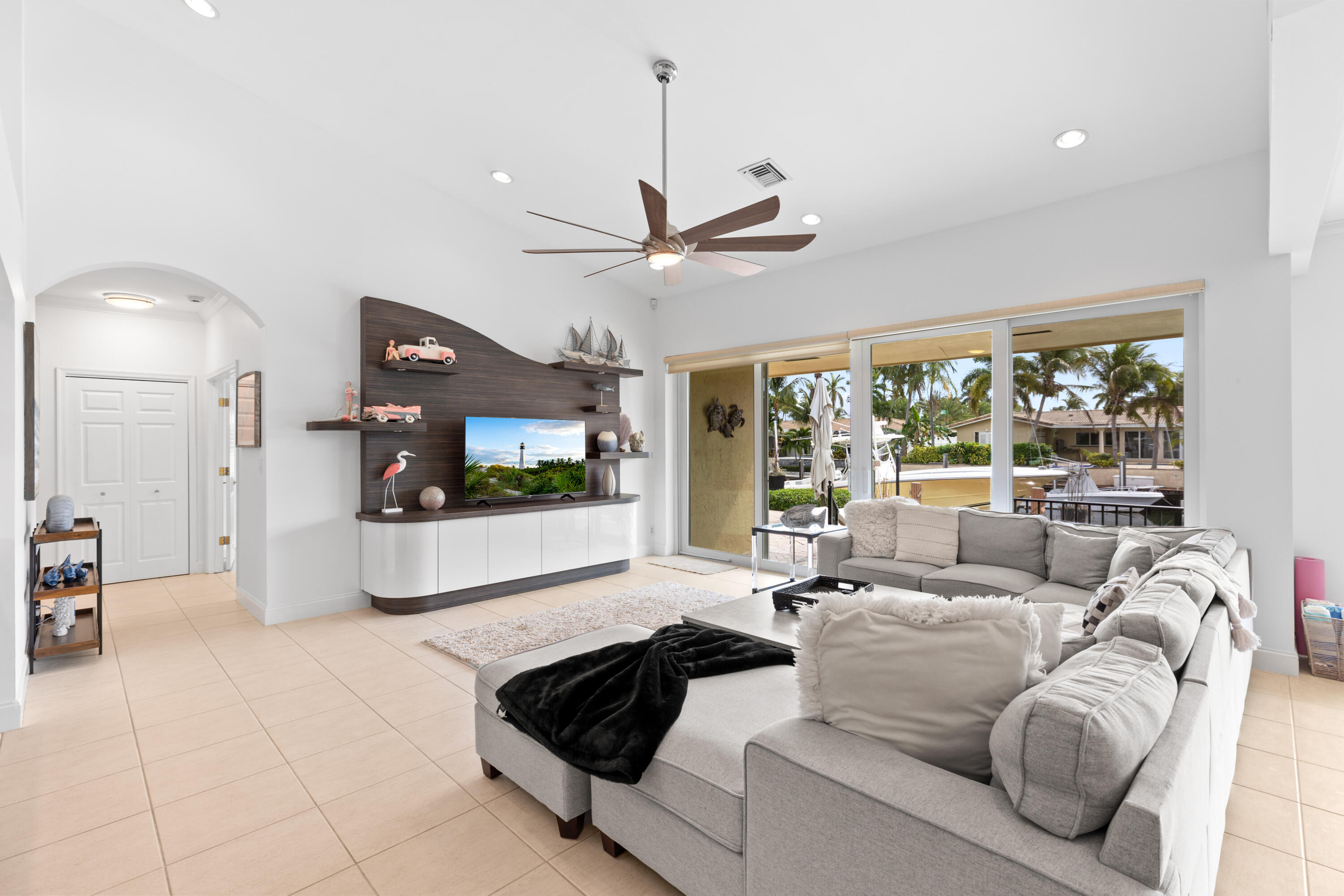 4210 NE 23rd Ave Lighthouse Point, FL 33064