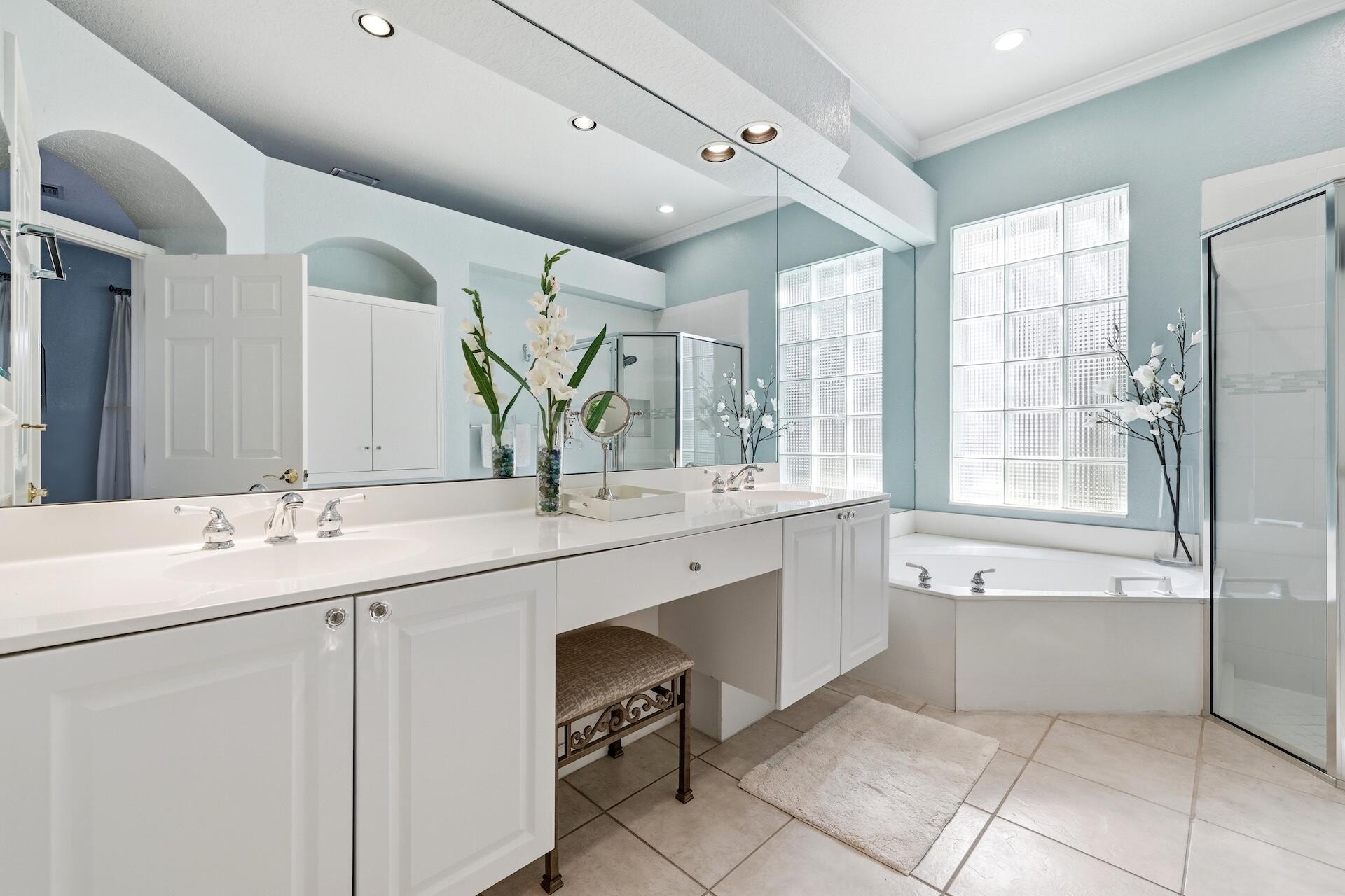 4252 NW 66th Ln Boca Raton, FL 33496