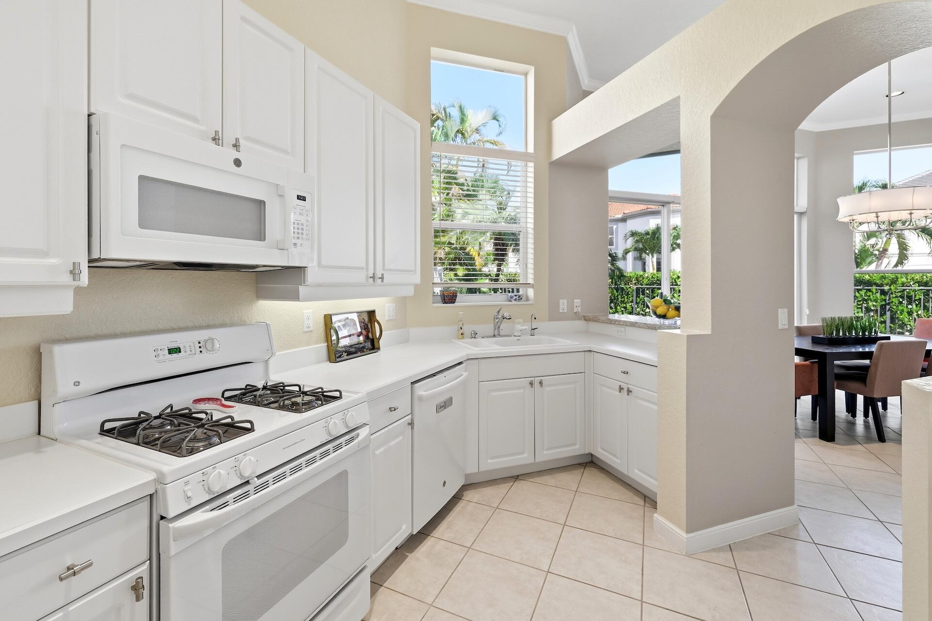 4252 NW 66th Ln Boca Raton, FL 33496