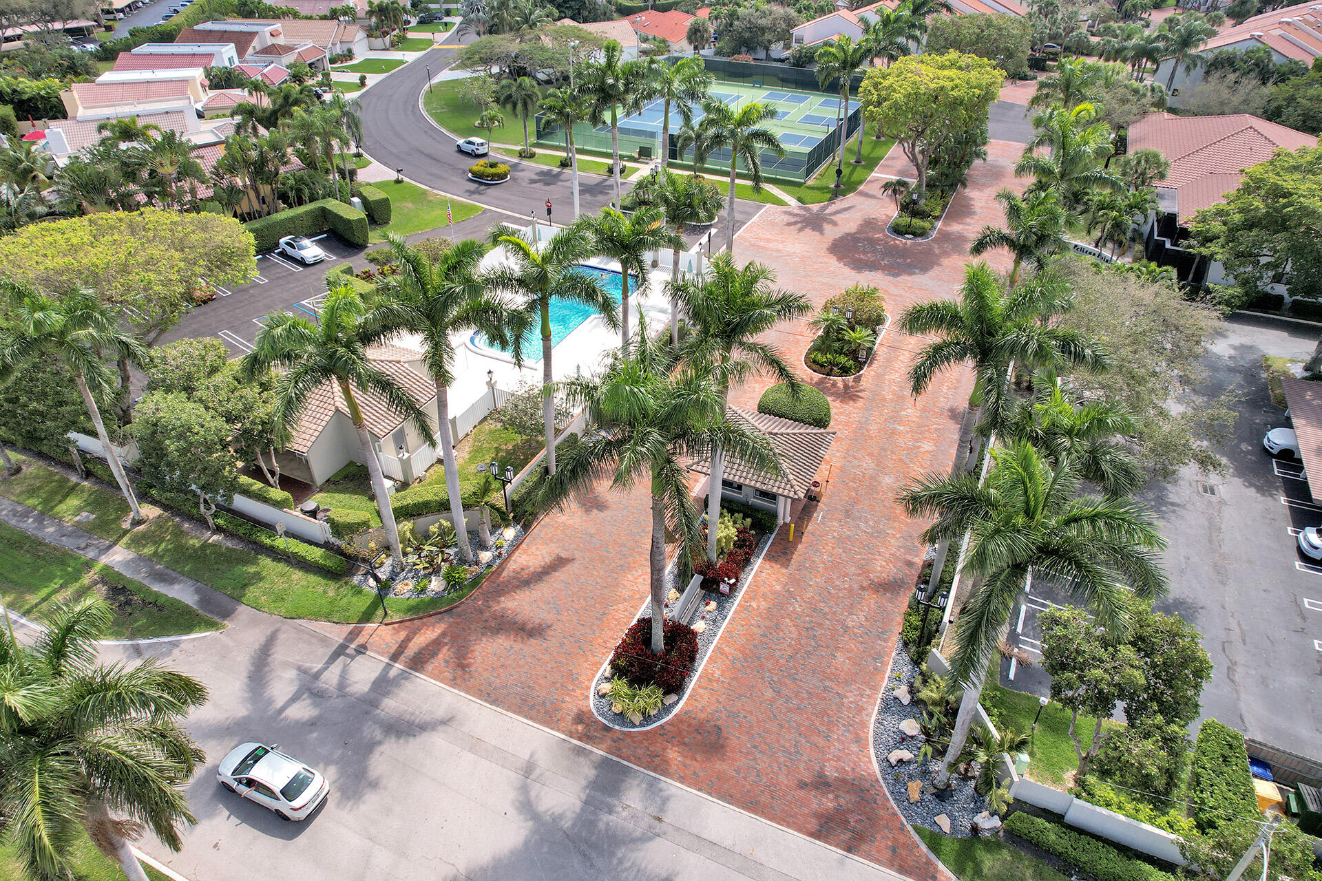 40 Pelican Pointe Dr #205