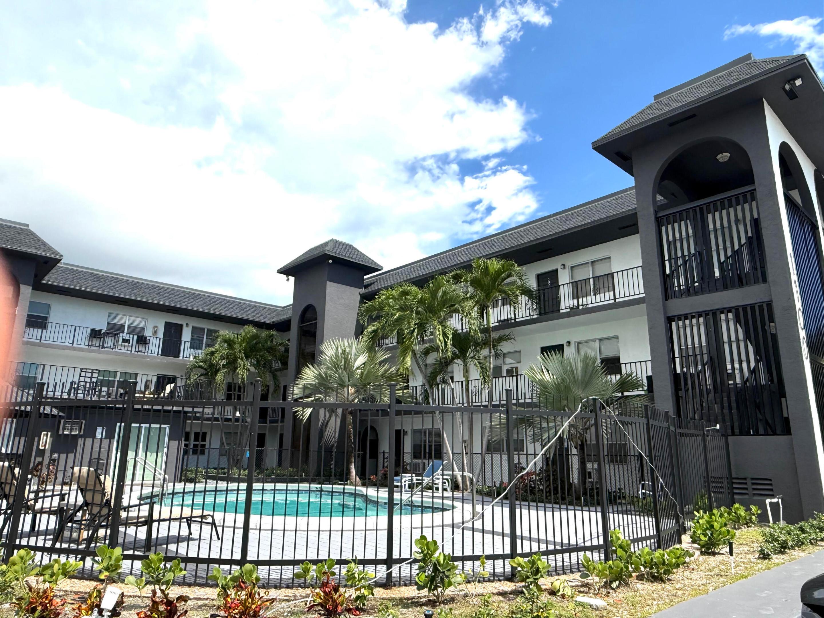 1100 NE 9th Ave #202