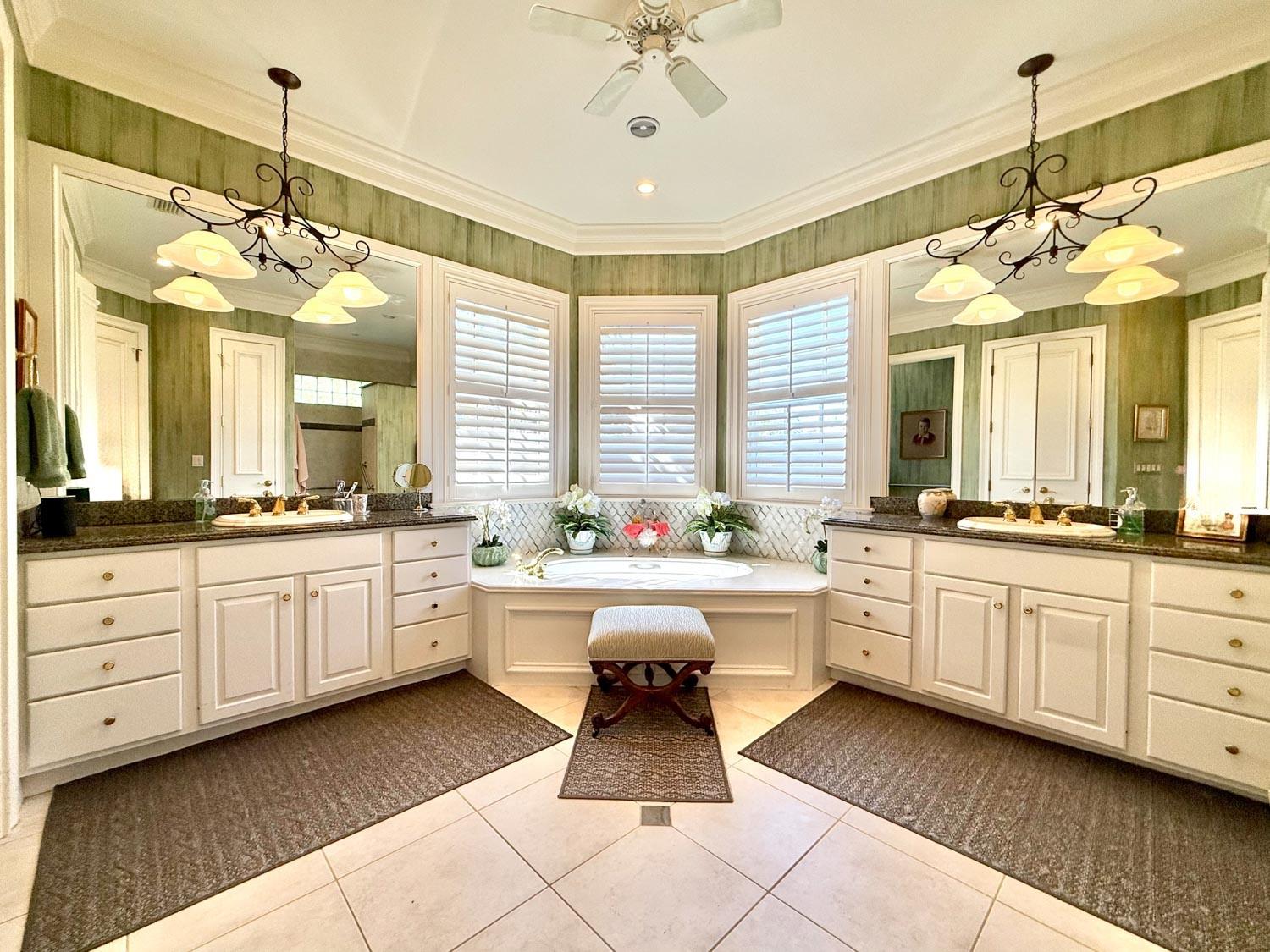 109 Estuary Dr Indian River Shores, FL 32963