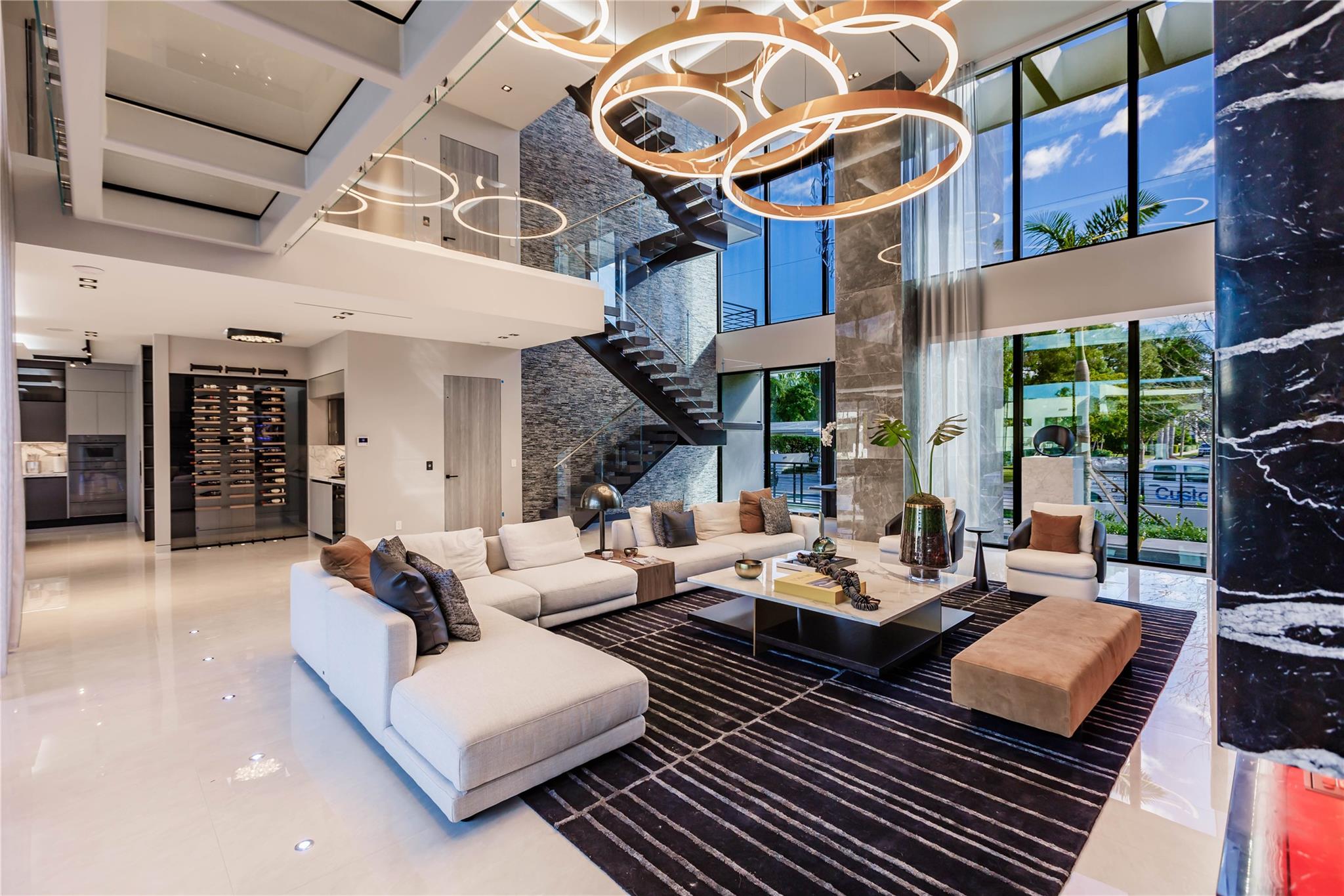 725 Poinciana Dr Fort Lauderdale, FL 33301 725 Poinciana Dr Fort Lauderdale, FL 33301