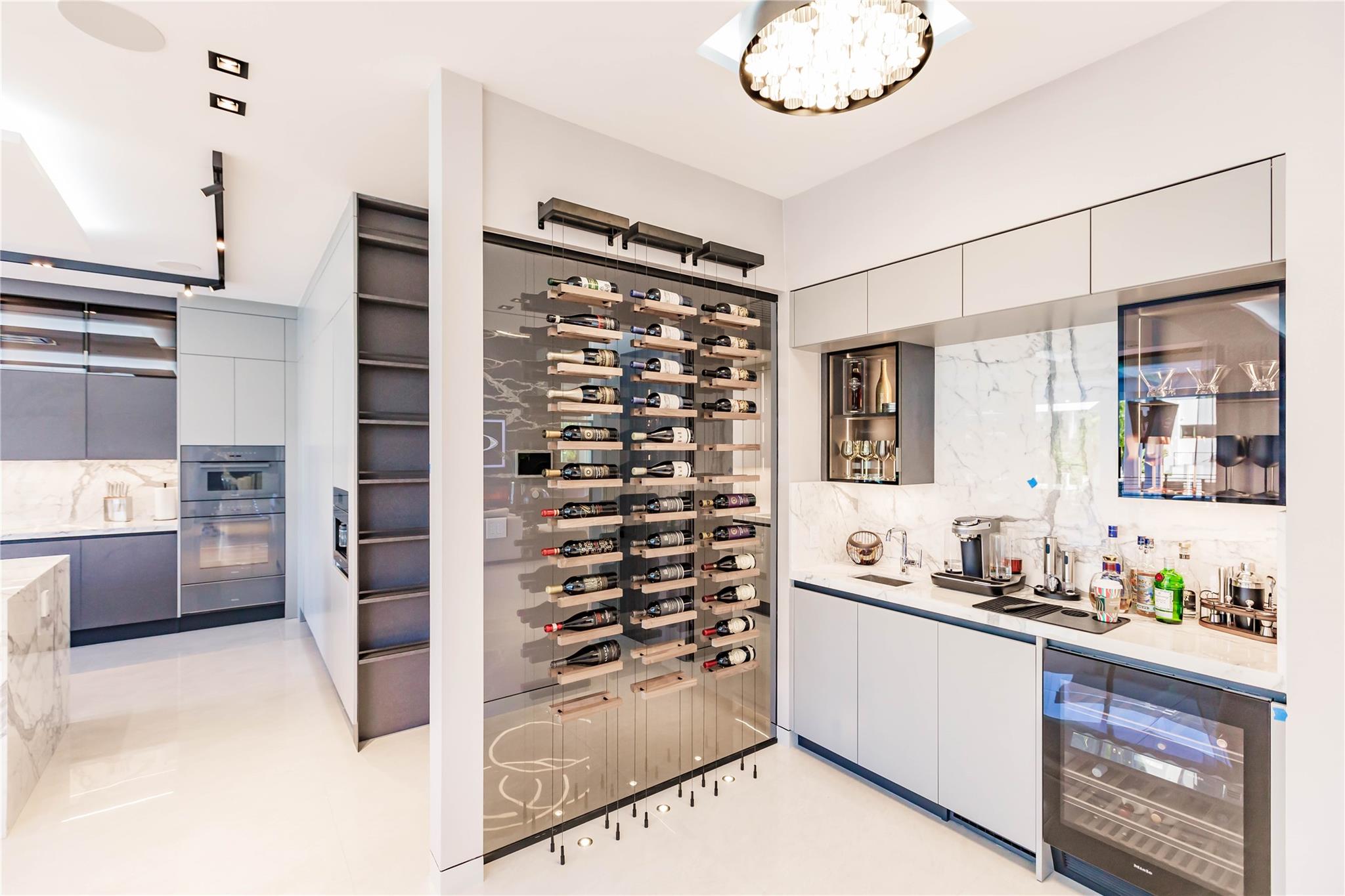 725 Poinciana Dr Fort Lauderdale, FL 33301 725 Poinciana Dr Fort Lauderdale, FL 33301