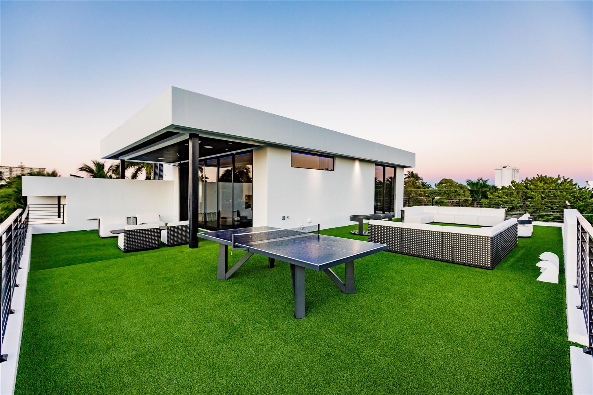 725 Poinciana Dr Fort Lauderdale, FL 33301 725 Poinciana Dr Fort Lauderdale, FL 33301