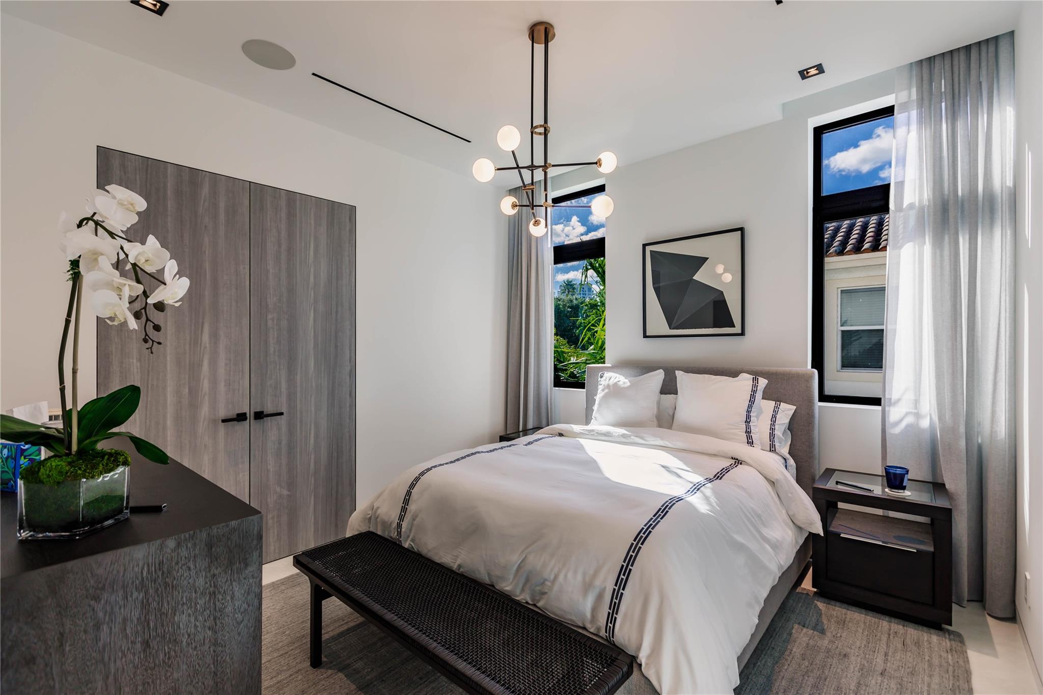 725 Poinciana Dr Fort Lauderdale, FL 33301 725 Poinciana Dr Fort Lauderdale, FL 33301