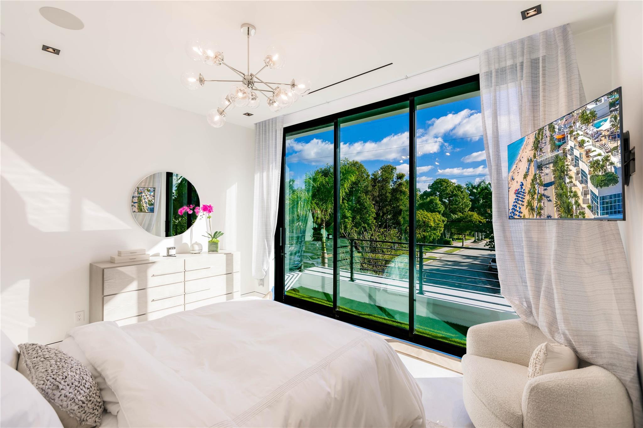 725 Poinciana Dr Fort Lauderdale, FL 33301 725 Poinciana Dr Fort Lauderdale, FL 33301