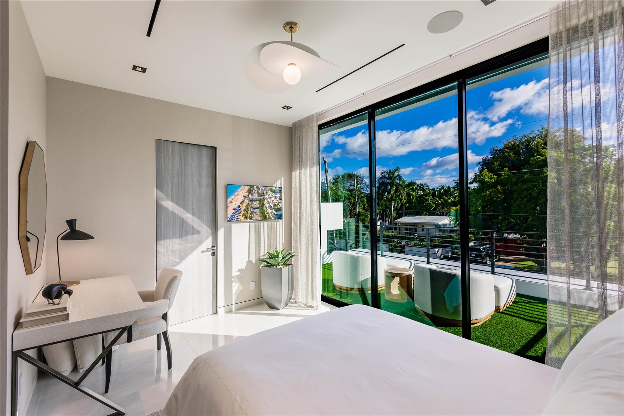 725 Poinciana Dr Fort Lauderdale, FL 33301 725 Poinciana Dr Fort Lauderdale, FL 33301