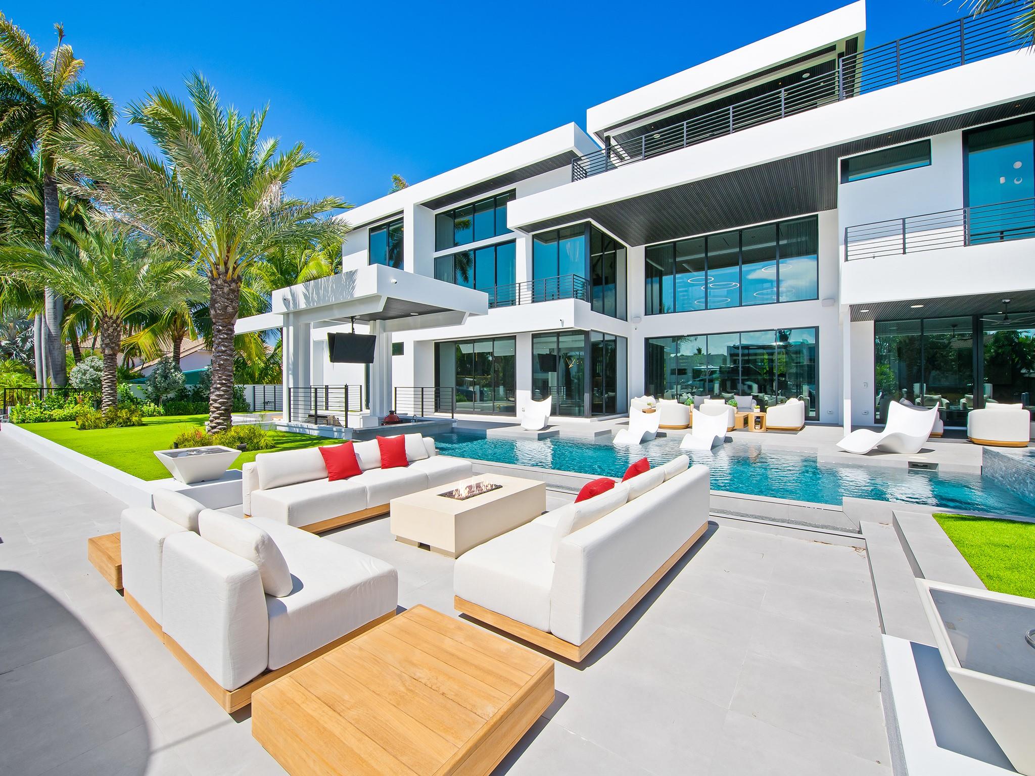 725 Poinciana Dr Fort Lauderdale, FL 33301 725 Poinciana Dr Fort Lauderdale, FL 33301