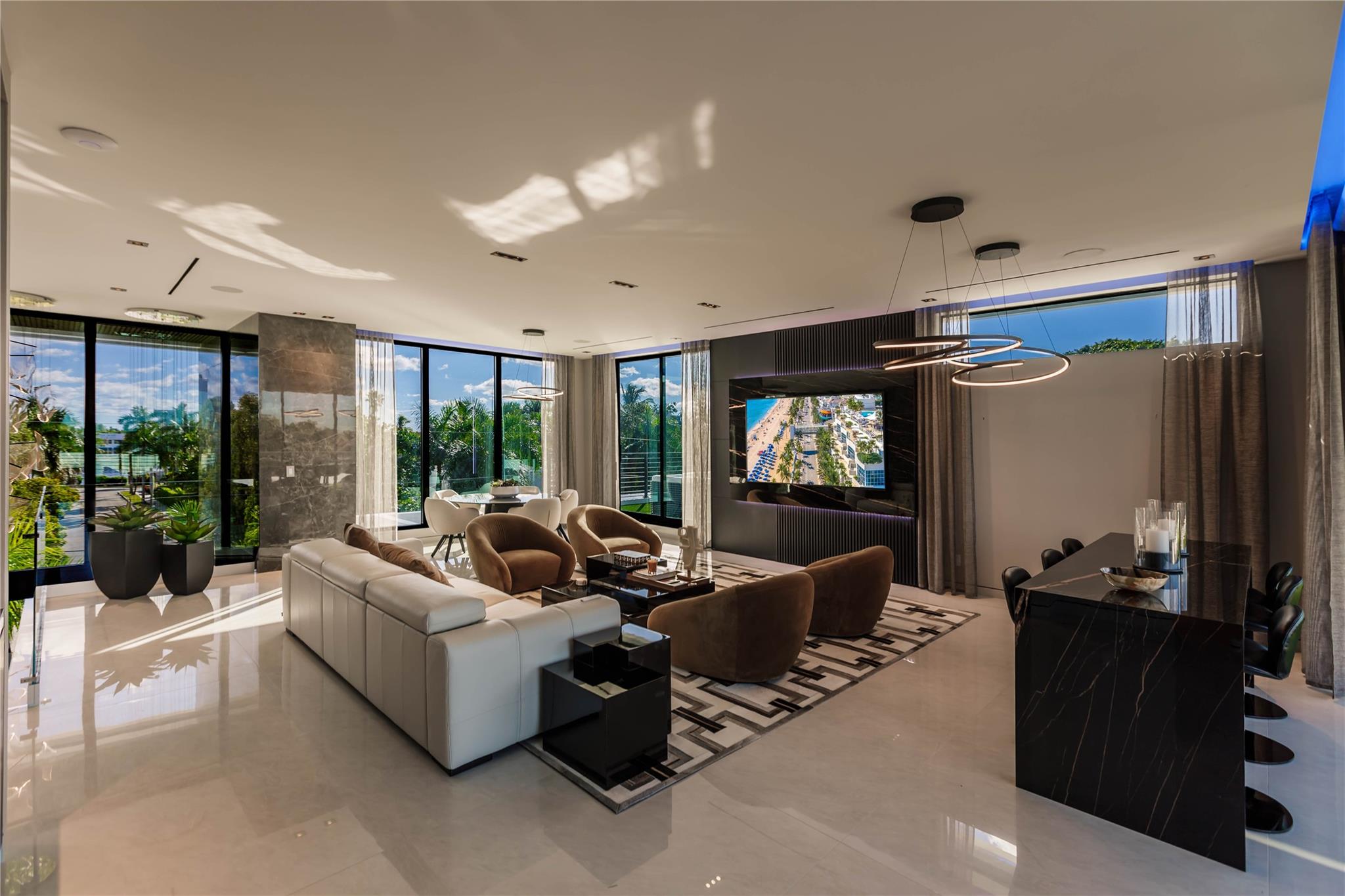 725 Poinciana Dr Fort Lauderdale, FL 33301 725 Poinciana Dr Fort Lauderdale, FL 33301