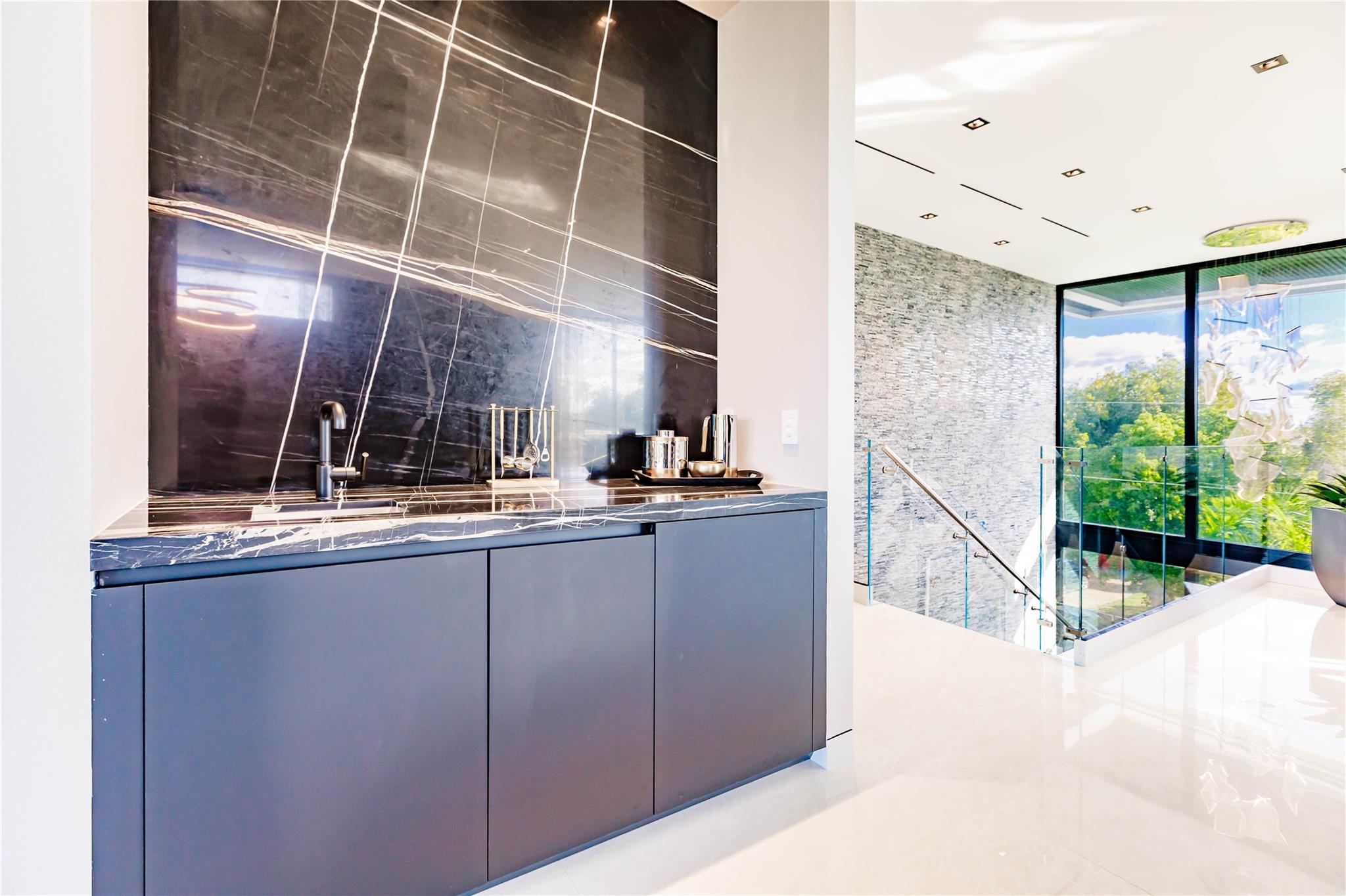 725 Poinciana Dr Fort Lauderdale, FL 33301 725 Poinciana Dr Fort Lauderdale, FL 33301