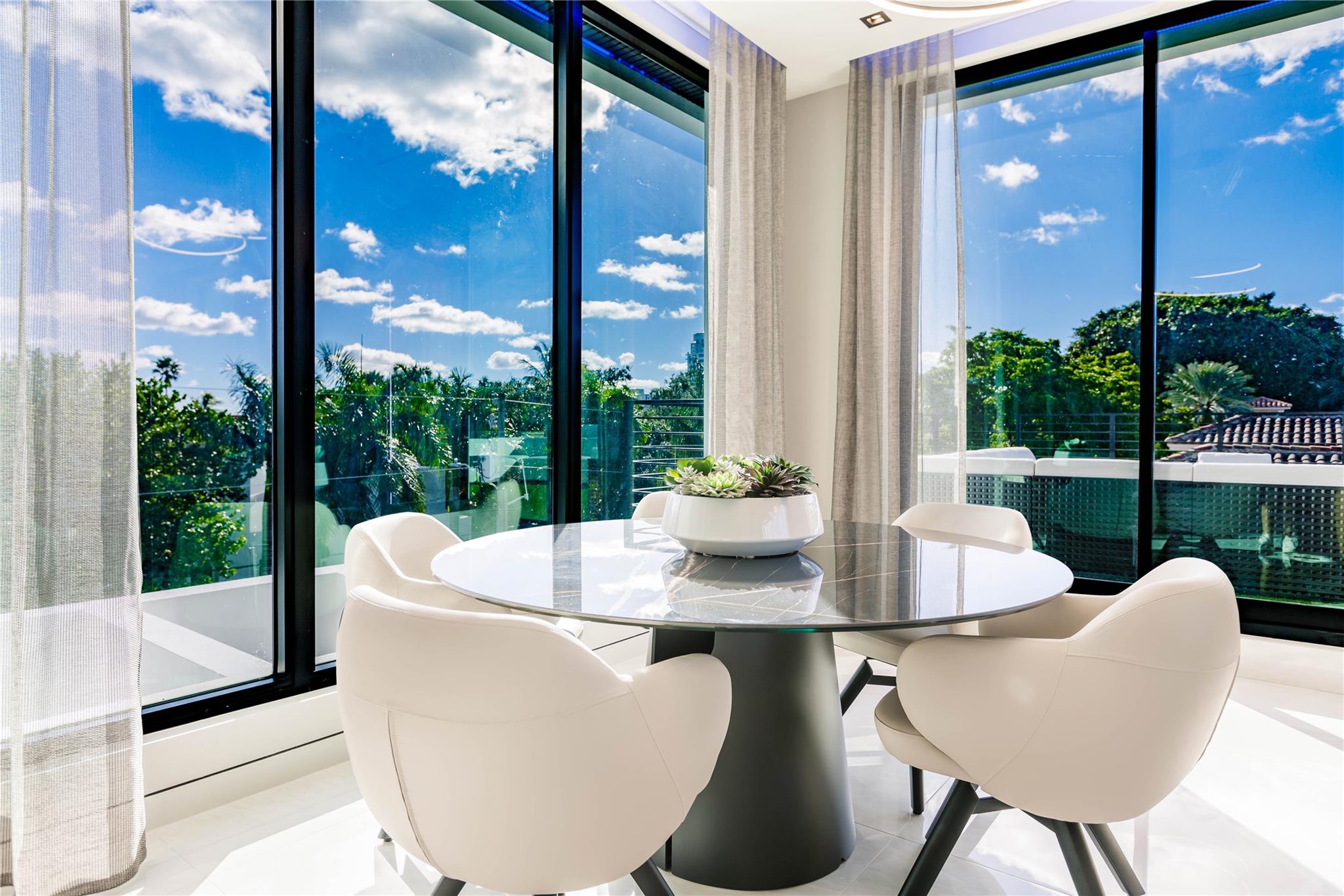 725 Poinciana Dr Fort Lauderdale, FL 33301 725 Poinciana Dr Fort Lauderdale, FL 33301