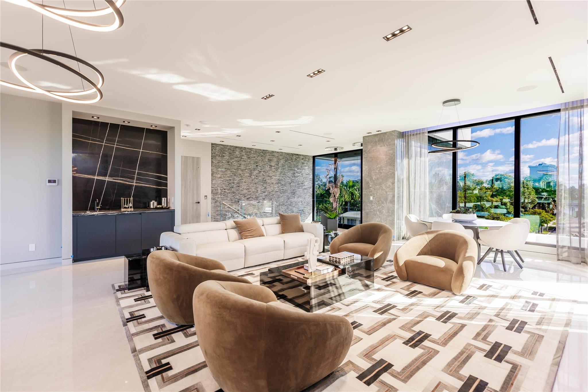 725 Poinciana Dr Fort Lauderdale, FL 33301 725 Poinciana Dr Fort Lauderdale, FL 33301