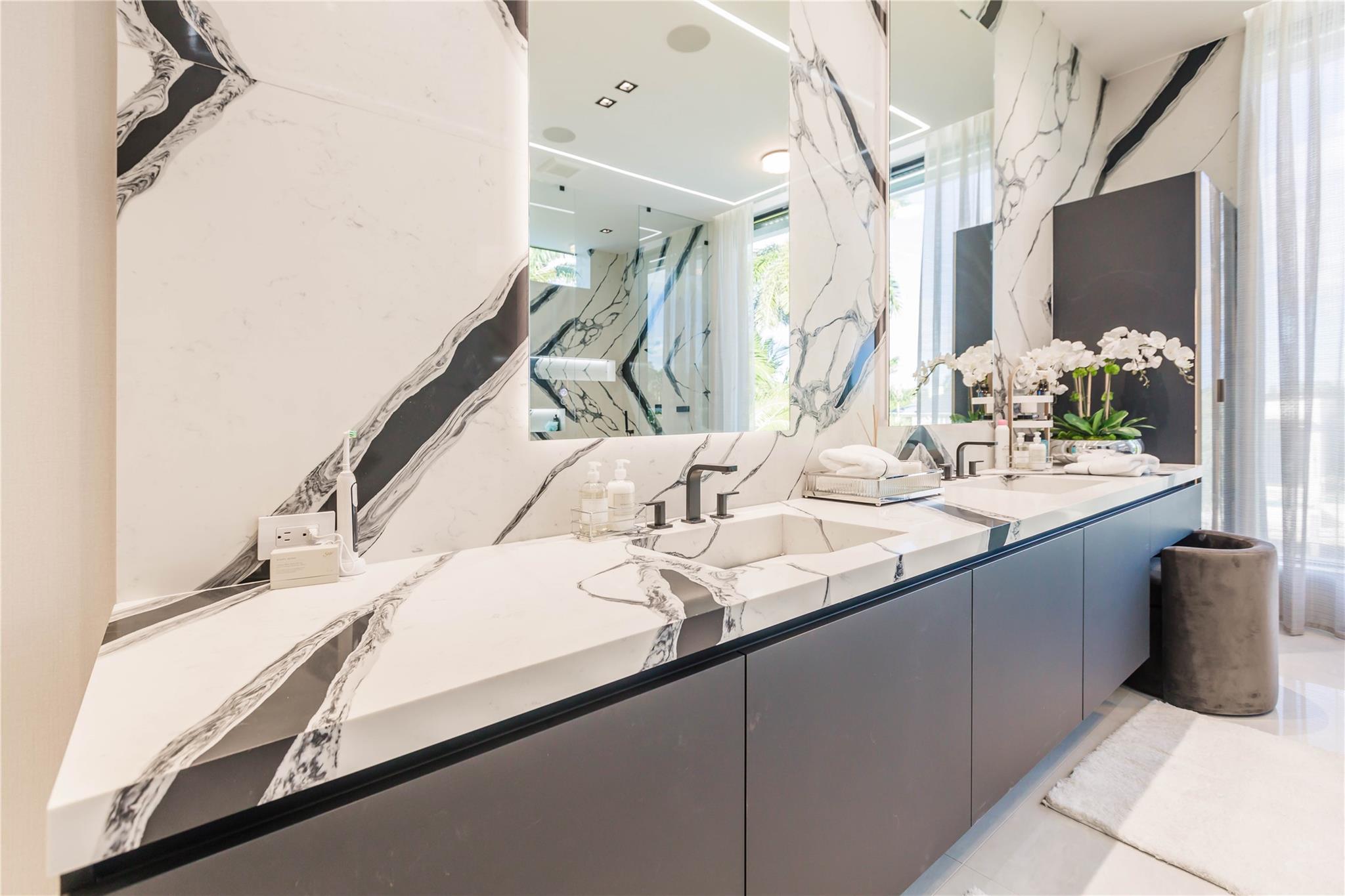 725 Poinciana Dr Fort Lauderdale, FL 33301 725 Poinciana Dr Fort Lauderdale, FL 33301