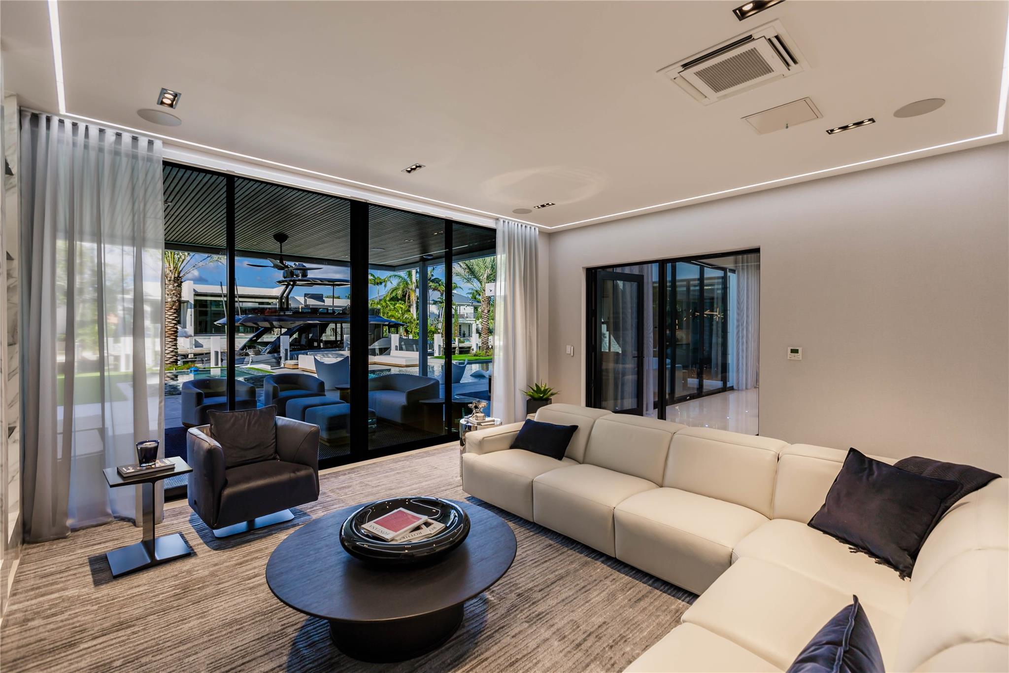 725 Poinciana Dr Fort Lauderdale, FL 33301 725 Poinciana Dr Fort Lauderdale, FL 33301