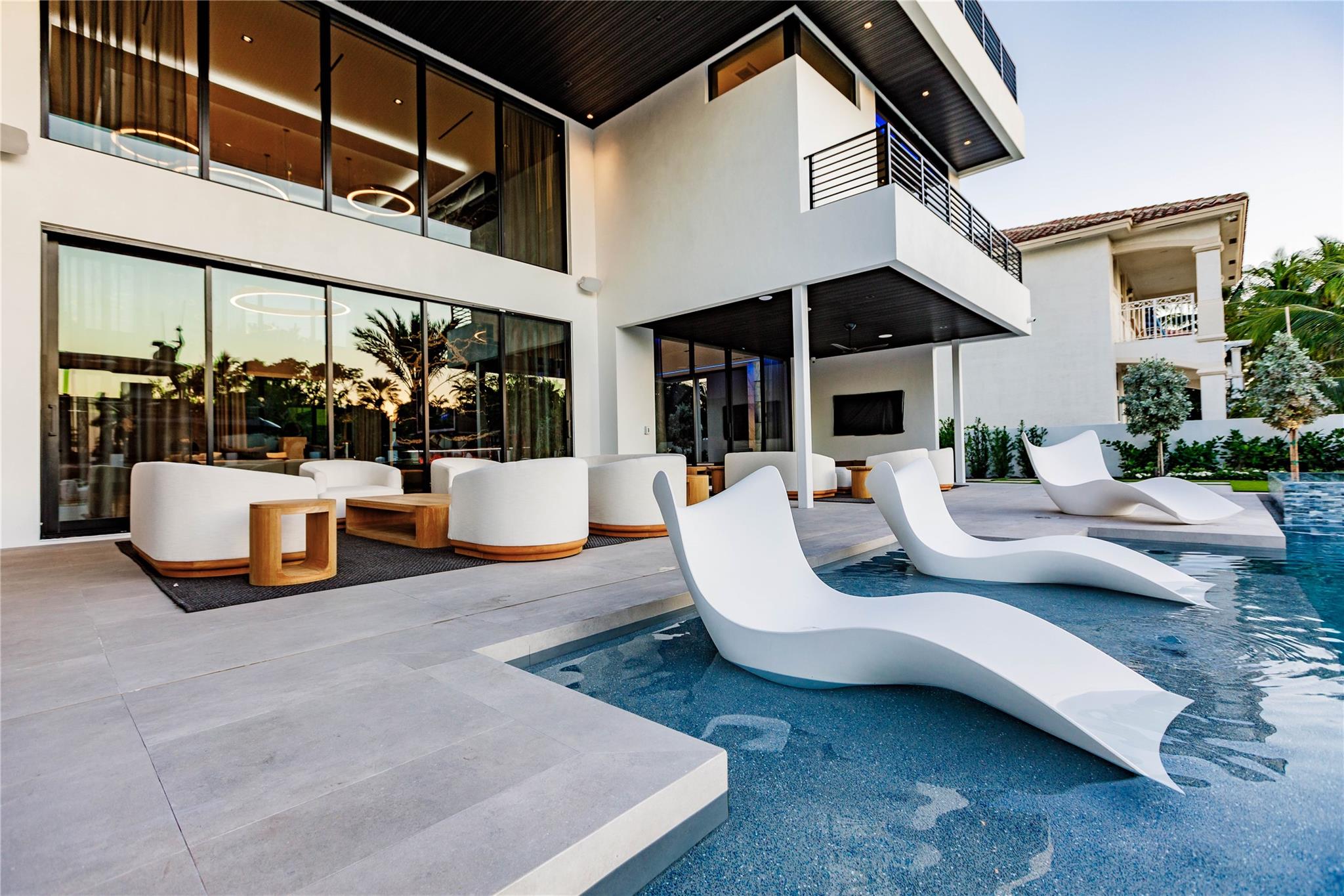 725 Poinciana Dr Fort Lauderdale, FL 33301 725 Poinciana Dr Fort Lauderdale, FL 33301