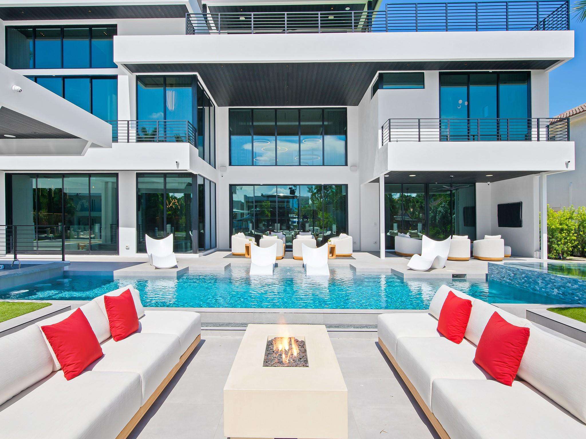 725 Poinciana Dr Fort Lauderdale, FL 33301 725 Poinciana Dr Fort Lauderdale, FL 33301