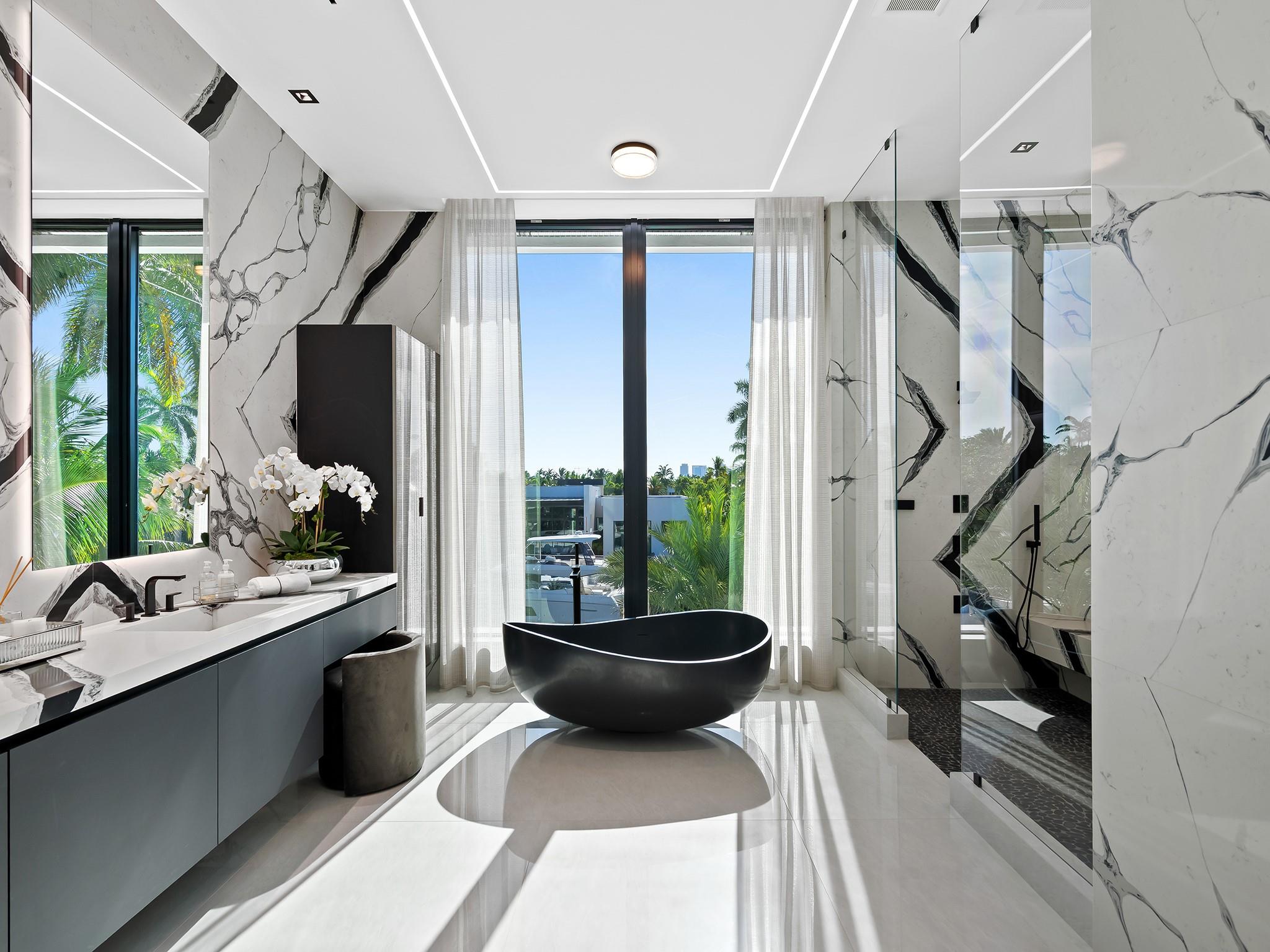 725 Poinciana Dr Fort Lauderdale, FL 33301 725 Poinciana Dr Fort Lauderdale, FL 33301