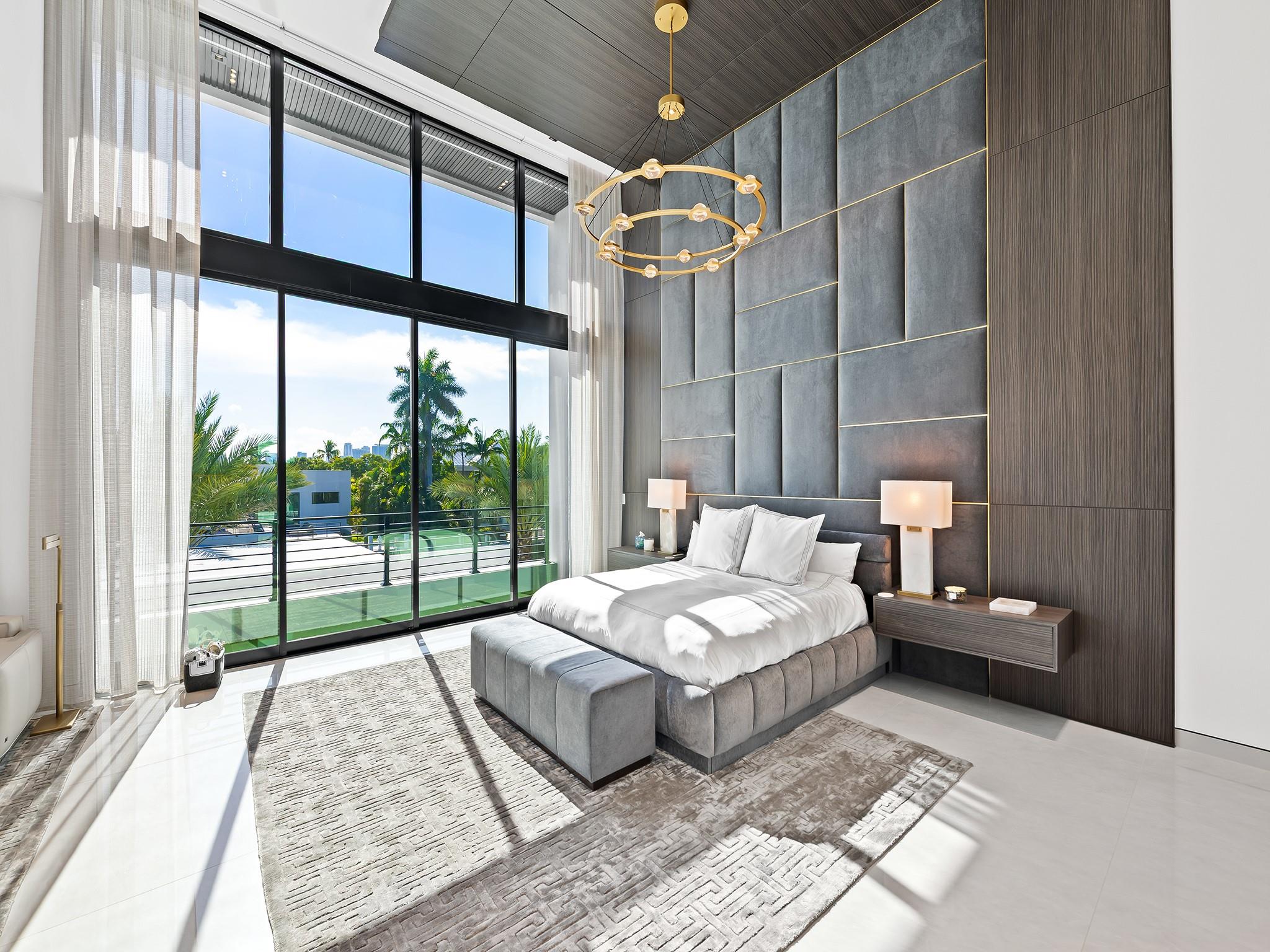 725 Poinciana Dr Fort Lauderdale, FL 33301 725 Poinciana Dr Fort Lauderdale, FL 33301