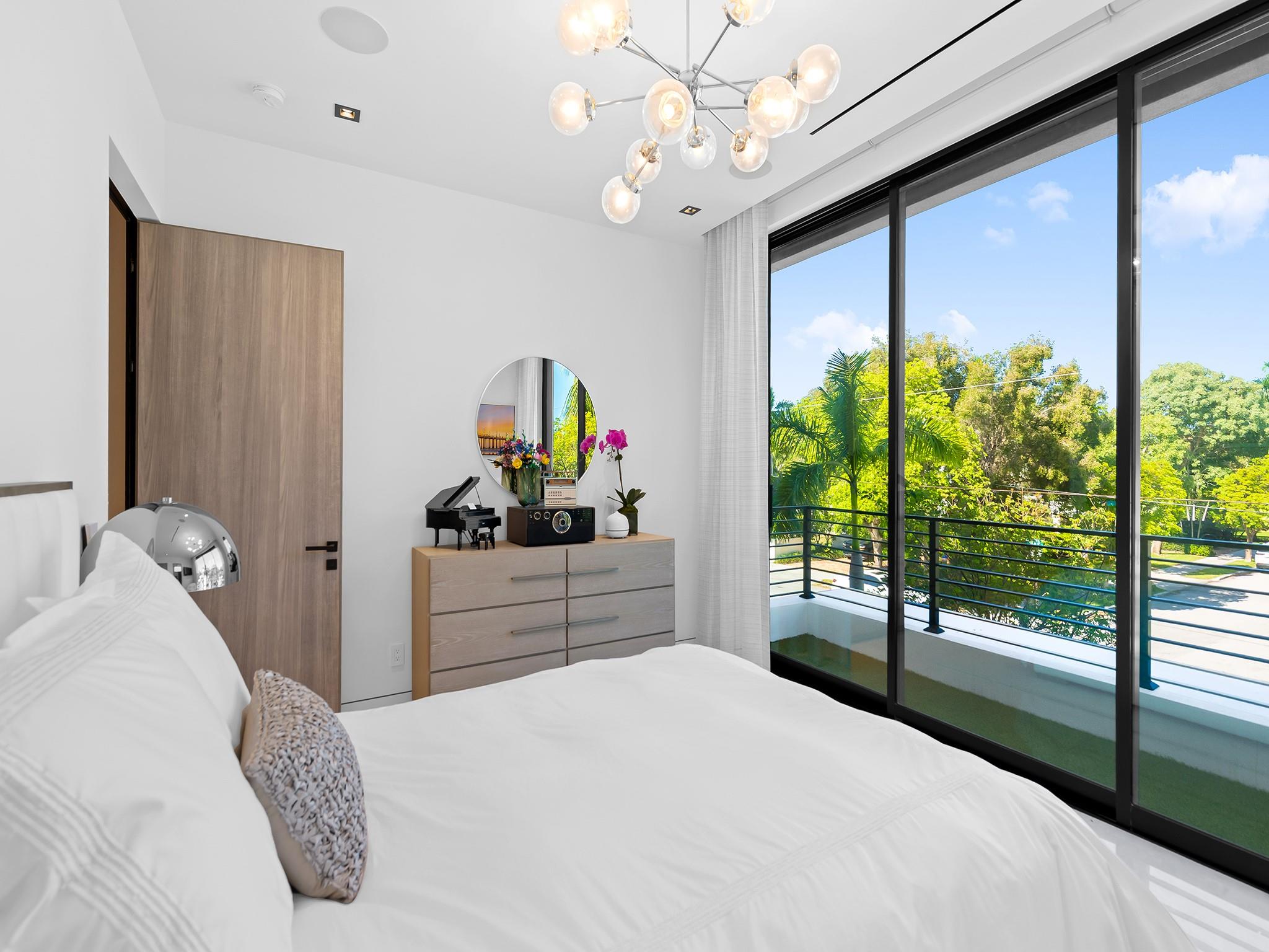 725 Poinciana Dr Fort Lauderdale, FL 33301 725 Poinciana Dr Fort Lauderdale, FL 33301