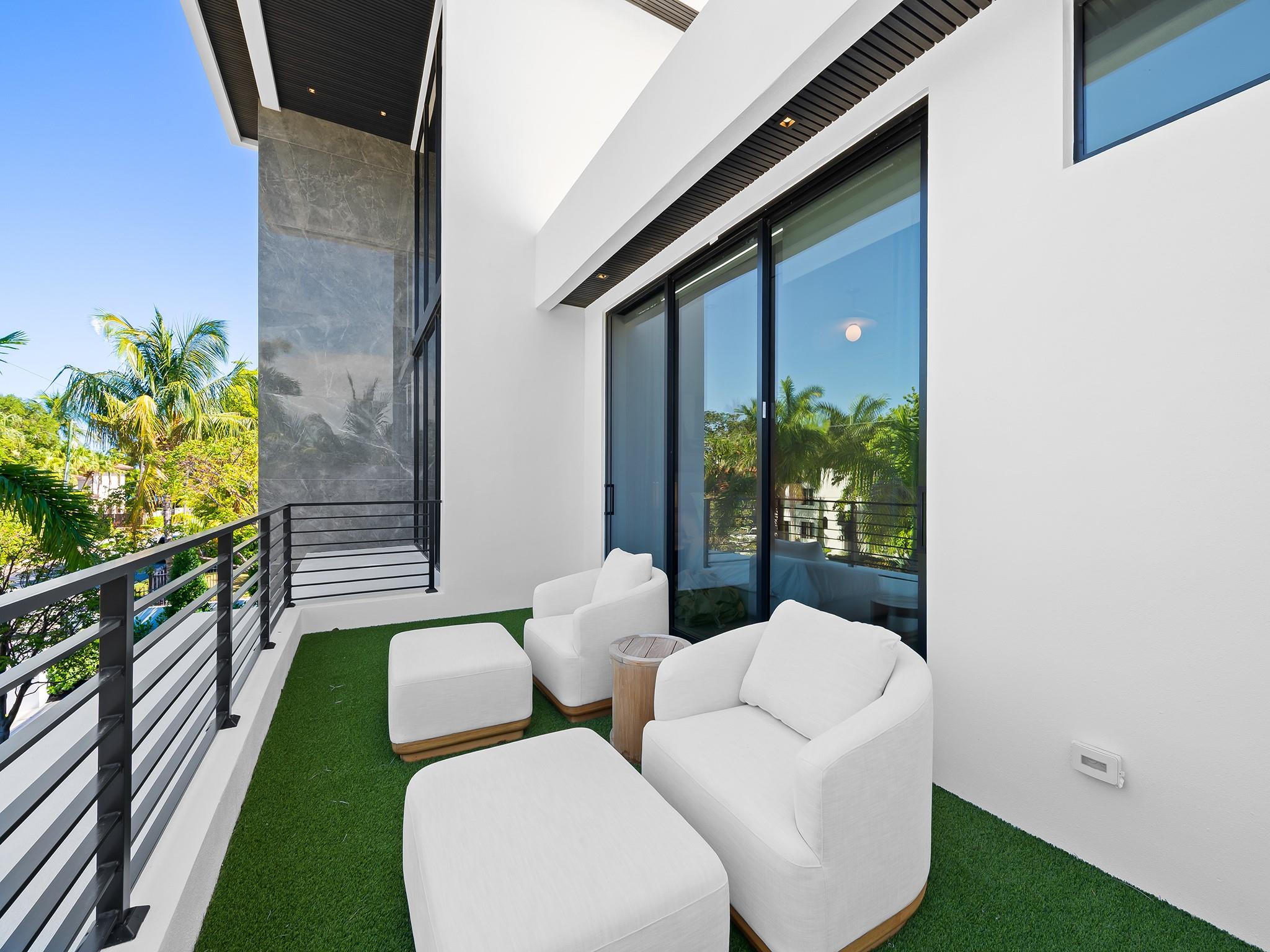 725 Poinciana Dr Fort Lauderdale, FL 33301 725 Poinciana Dr Fort Lauderdale, FL 33301