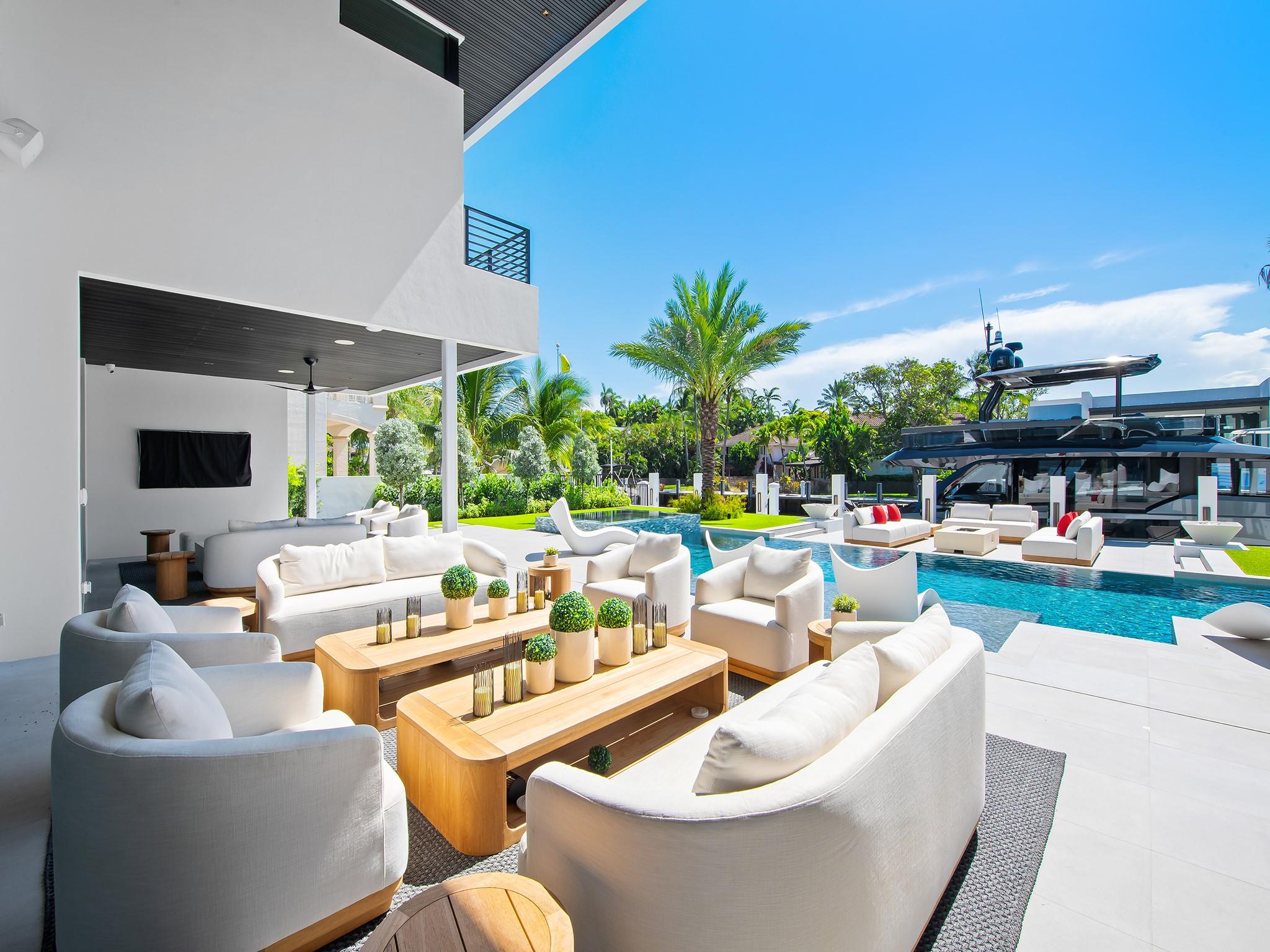 725 Poinciana Dr Fort Lauderdale, FL 33301 725 Poinciana Dr Fort Lauderdale, FL 33301